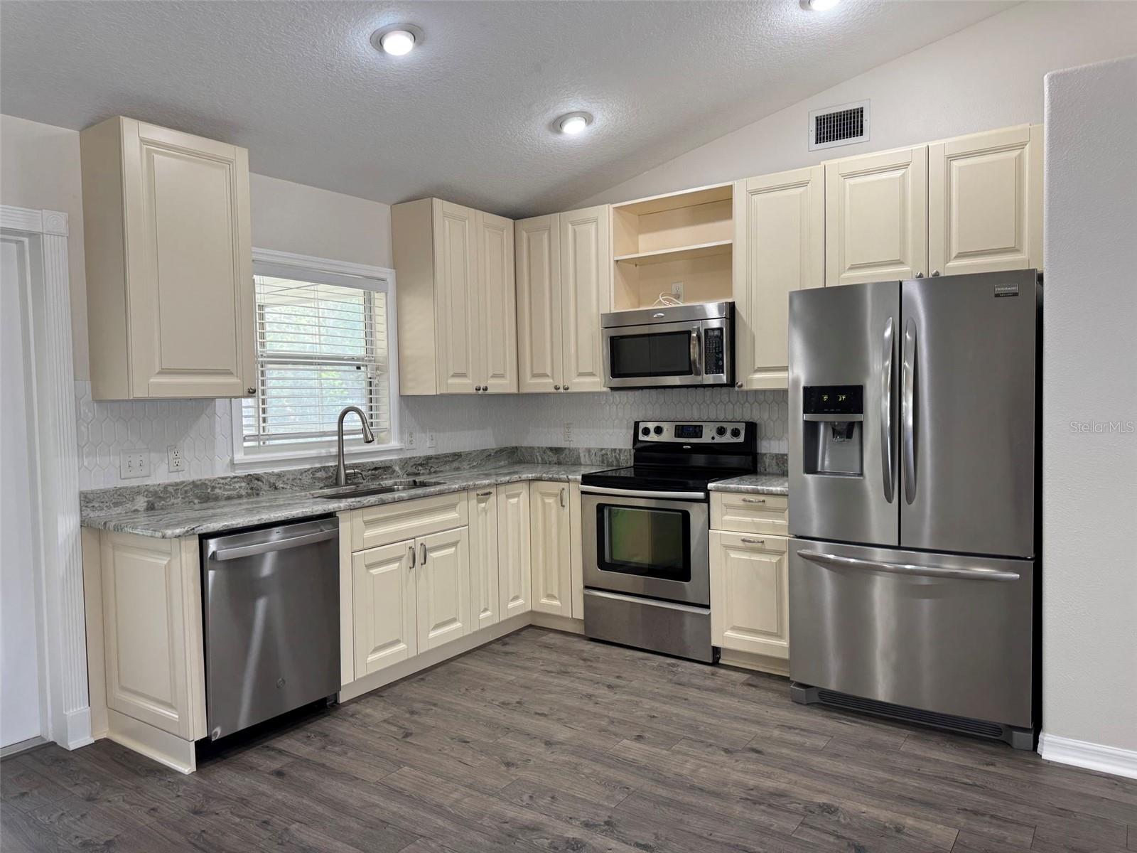 40751 W 4TH AVE, UMATILLA, FL, 32784