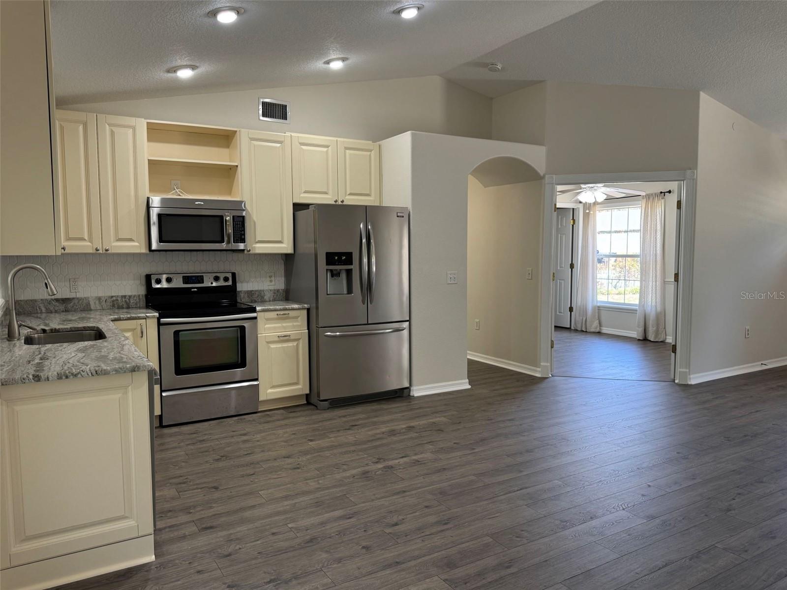 40751 W 4TH AVE, UMATILLA, FL, 32784