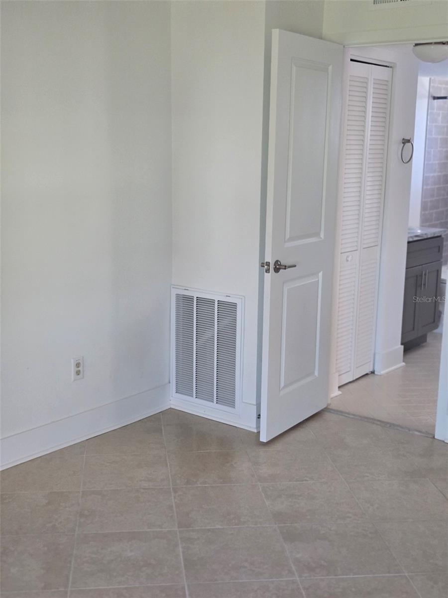 4937 MARINE PKWY #106, NEW PORT RICHEY, FL, 34652