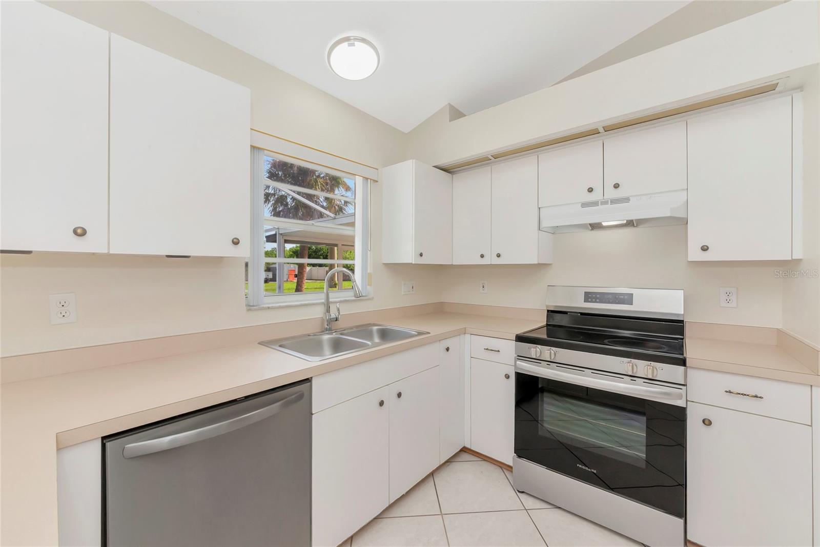 5615 18TH AVE E, BRADENTON, FL, 34208