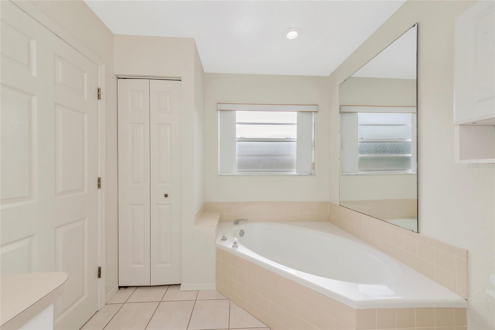 5615 18TH AVE E, BRADENTON, FL, 34208