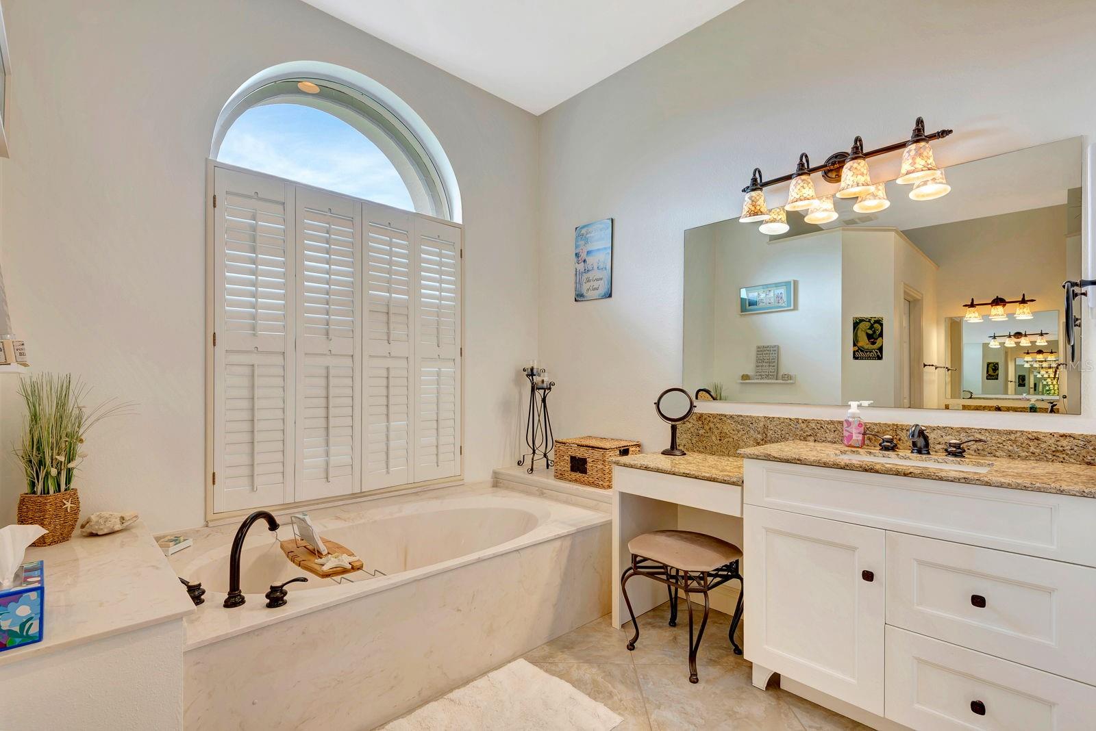 10005 CHERRY HILLS AVENUE CIR, BRADENTON, FL, 34202