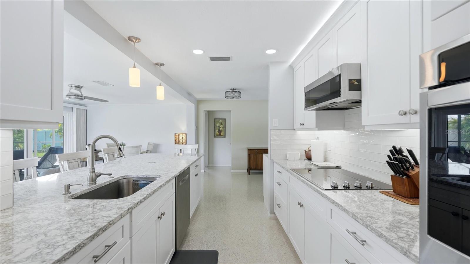 2486 BREAKWATER CIR, SARASOTA, FL, 34231