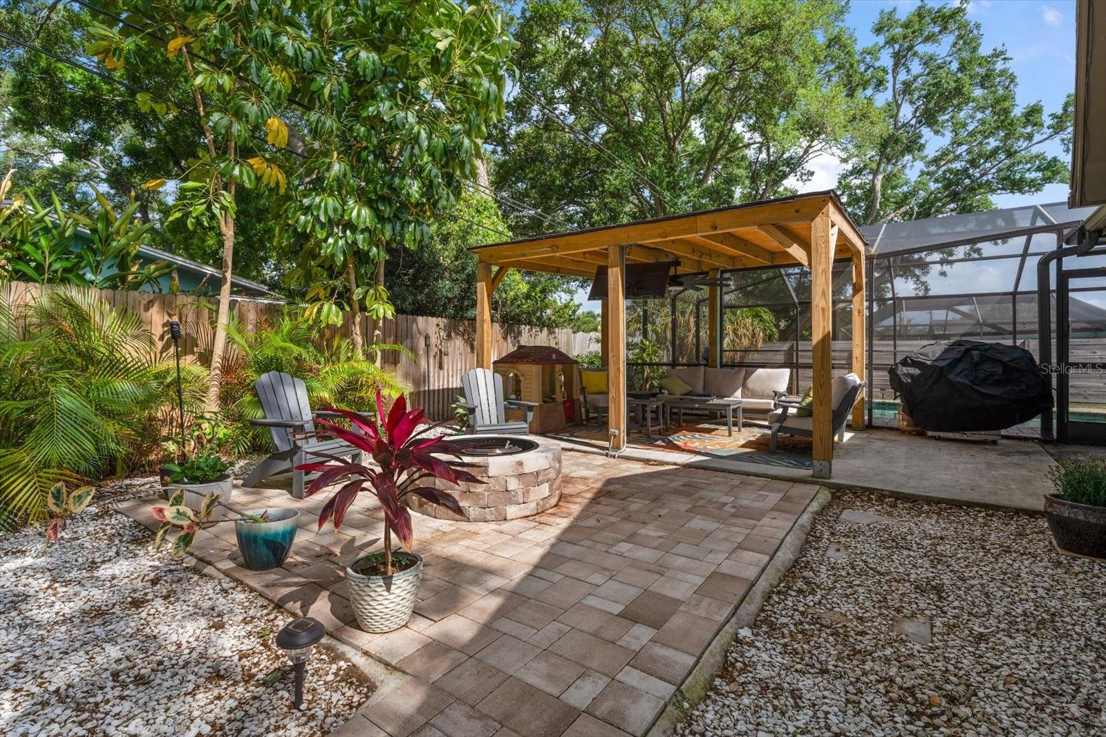 2388 JONES DR, DUNEDIN, FL, 34698