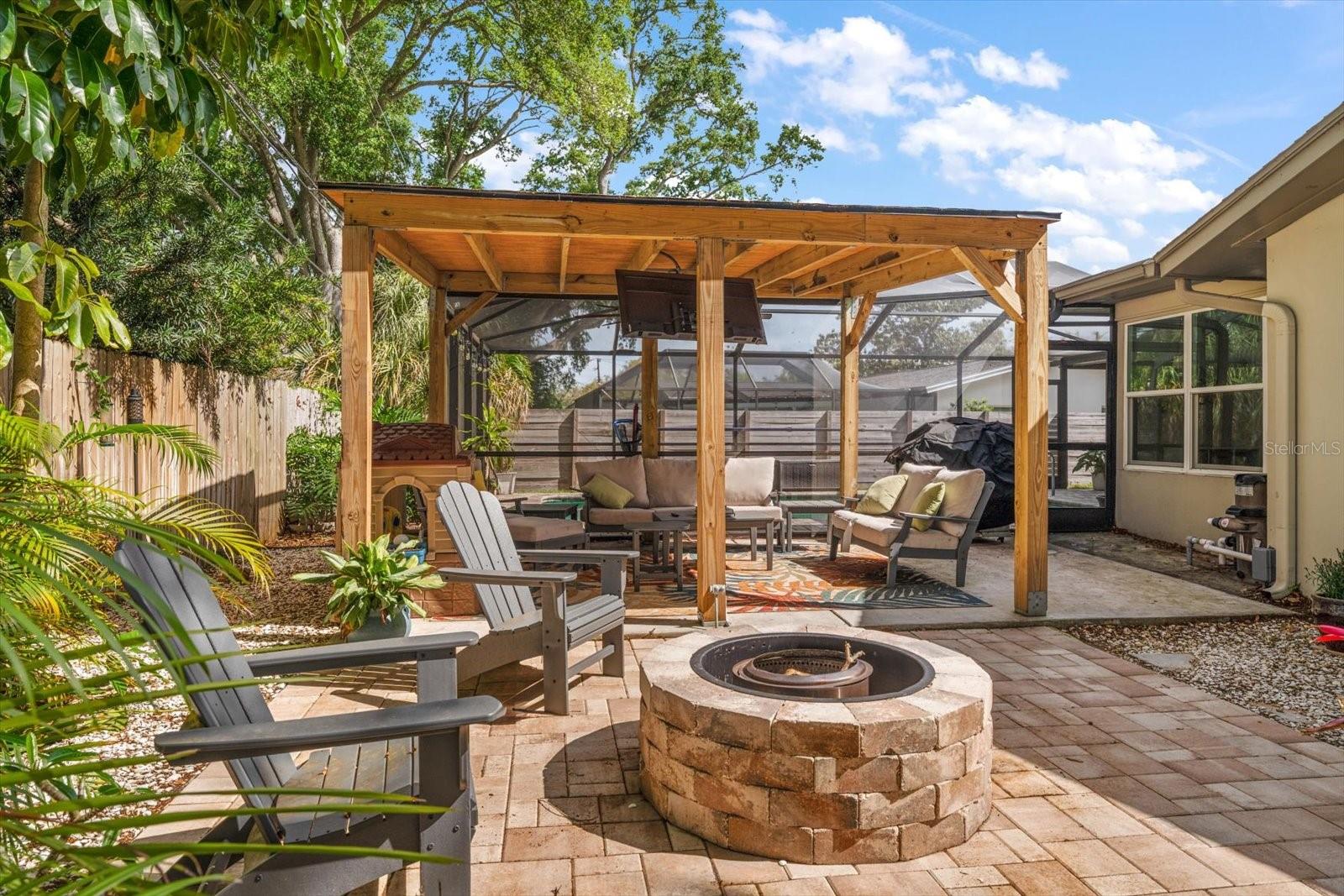 2388 JONES DR, DUNEDIN, FL, 34698