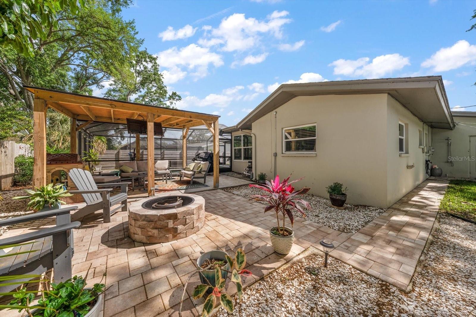 2388 JONES DR, DUNEDIN, FL, 34698