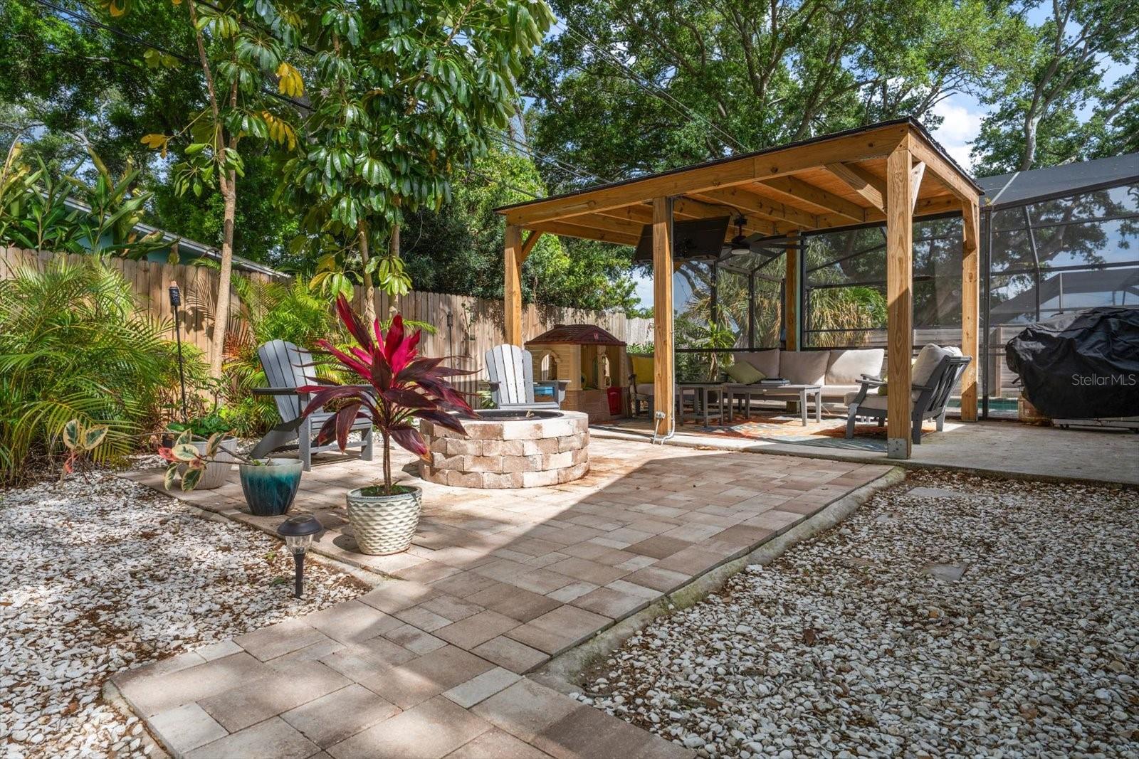 2388 JONES DR, DUNEDIN, FL, 34698