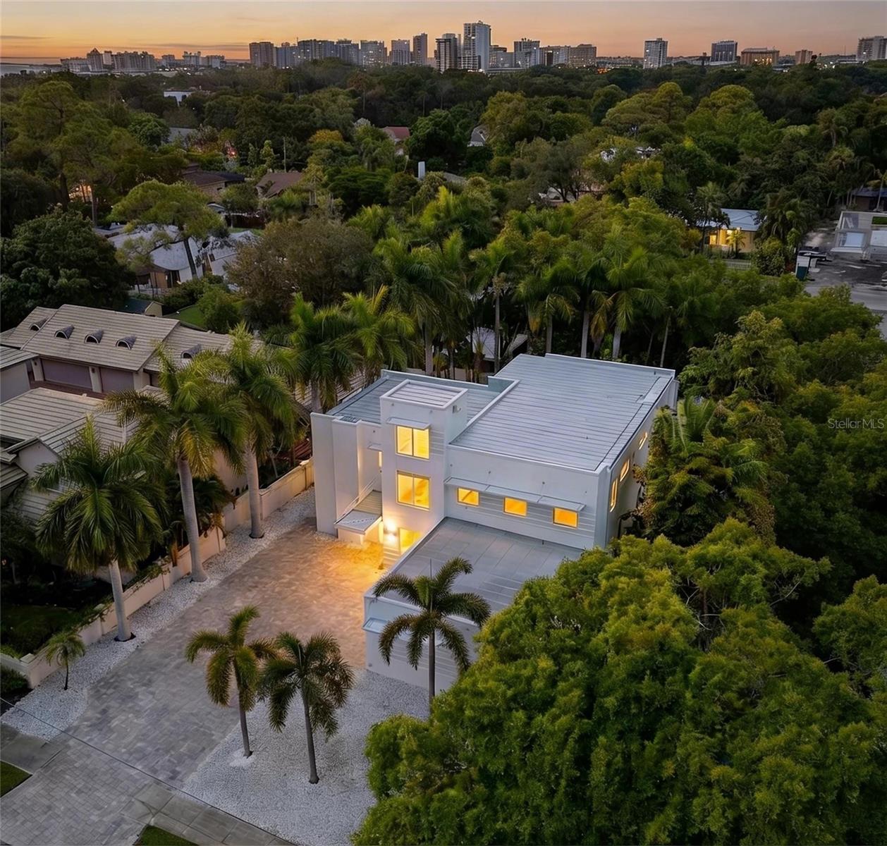 1751 HAWTHORNE ST, SARASOTA, FL, 34239