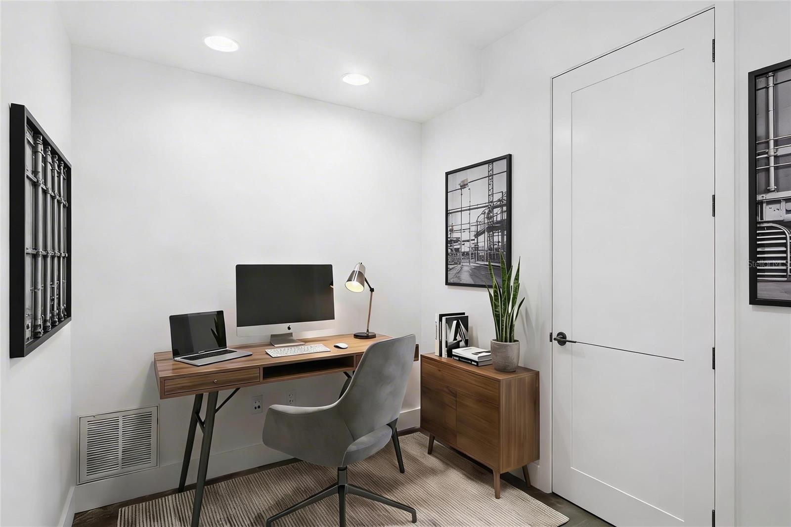 1751 HAWTHORNE ST, SARASOTA, FL, 34239