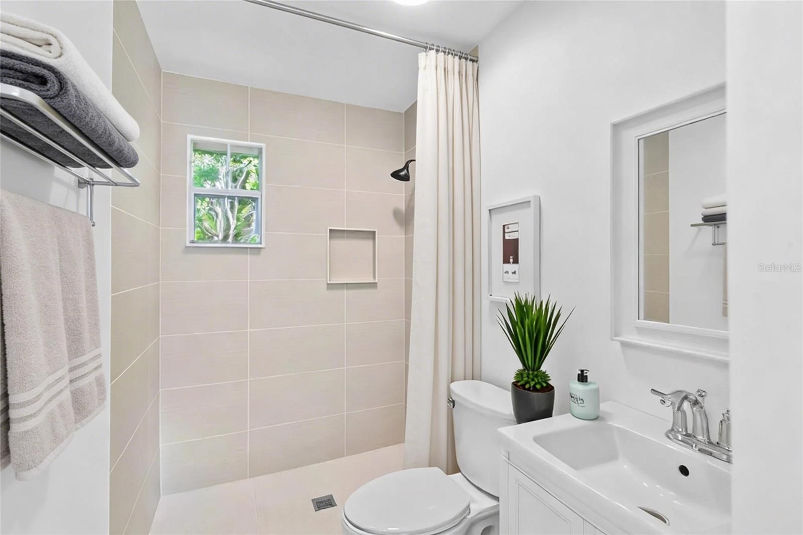 1751 HAWTHORNE ST, SARASOTA, FL, 34239