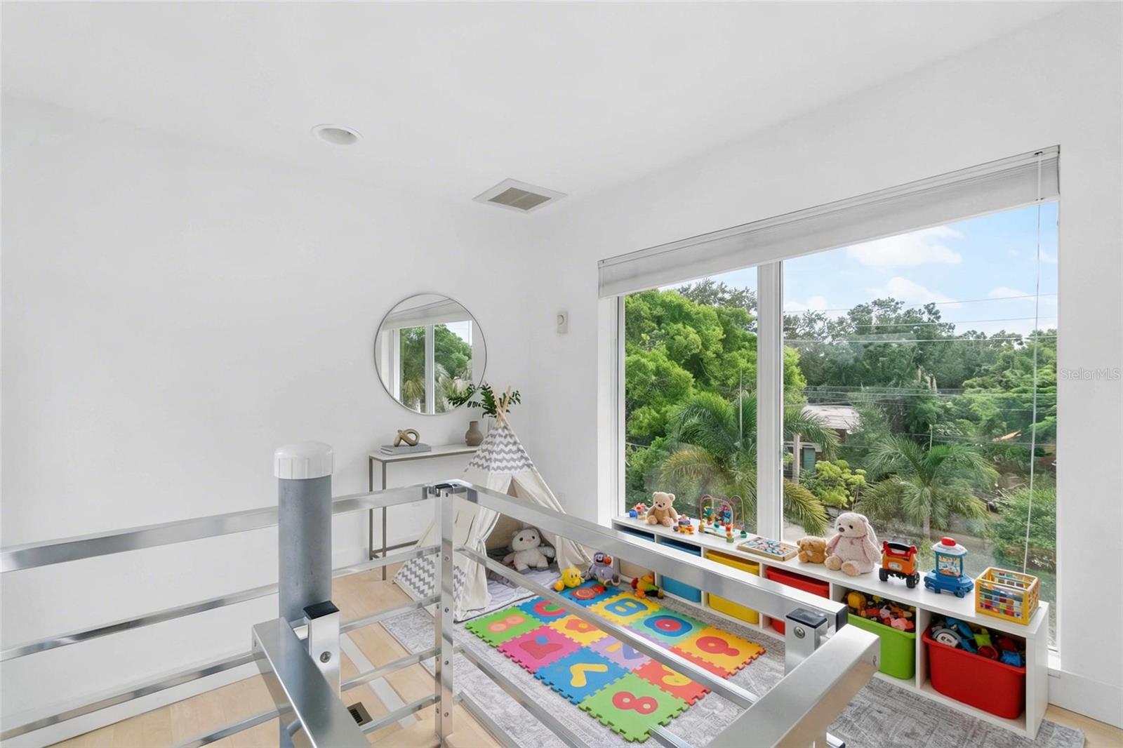 1751 HAWTHORNE ST, SARASOTA, FL, 34239