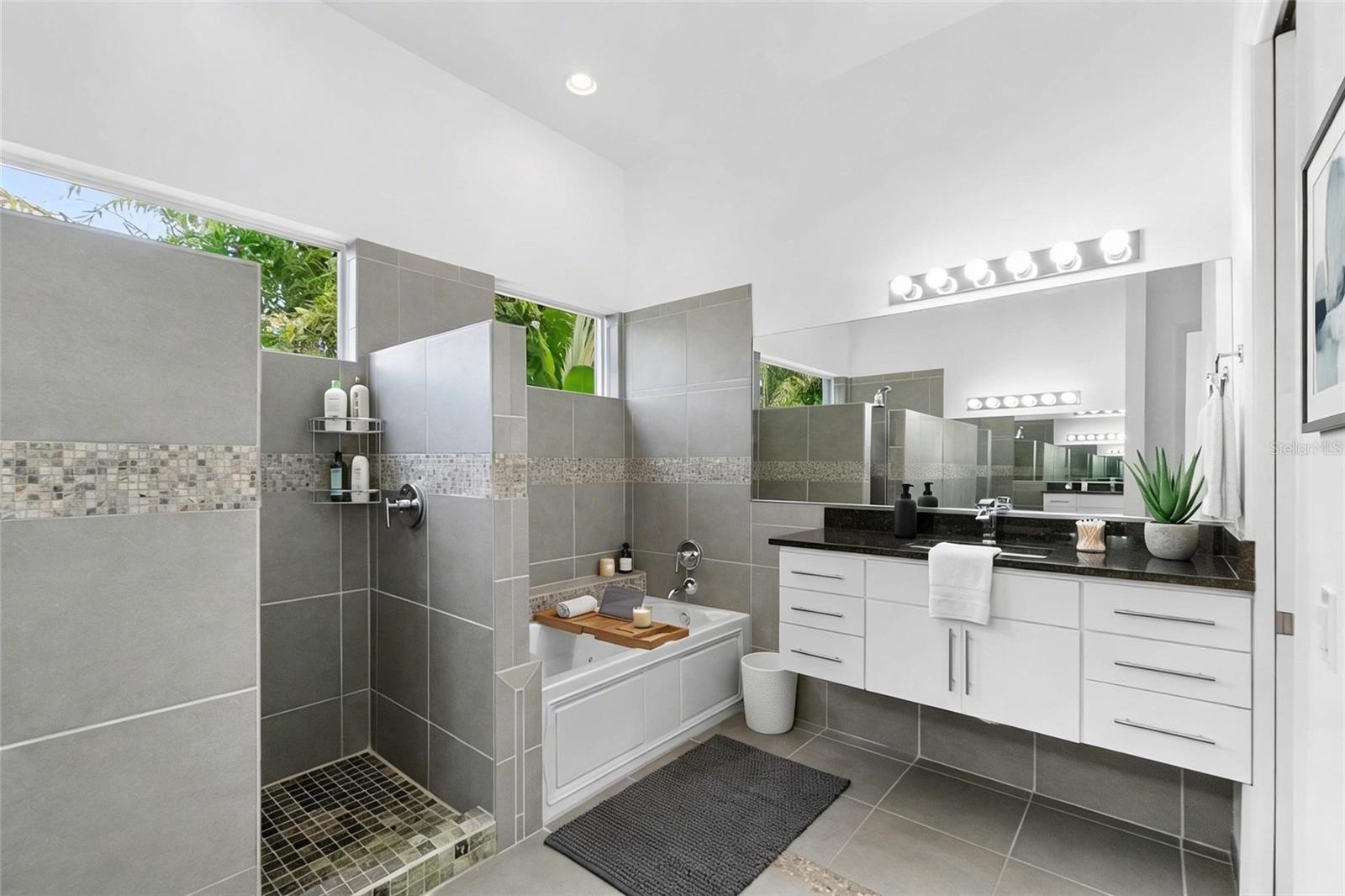 1751 HAWTHORNE ST, SARASOTA, FL, 34239