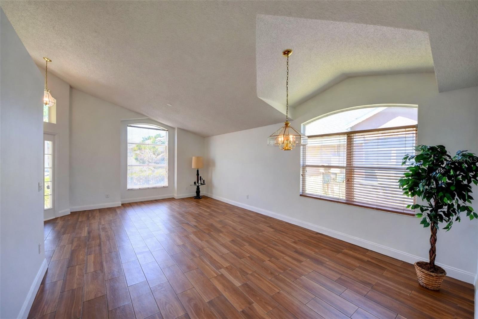 635 ROCHESTER LOOP, DAVENPORT, FL, 33897