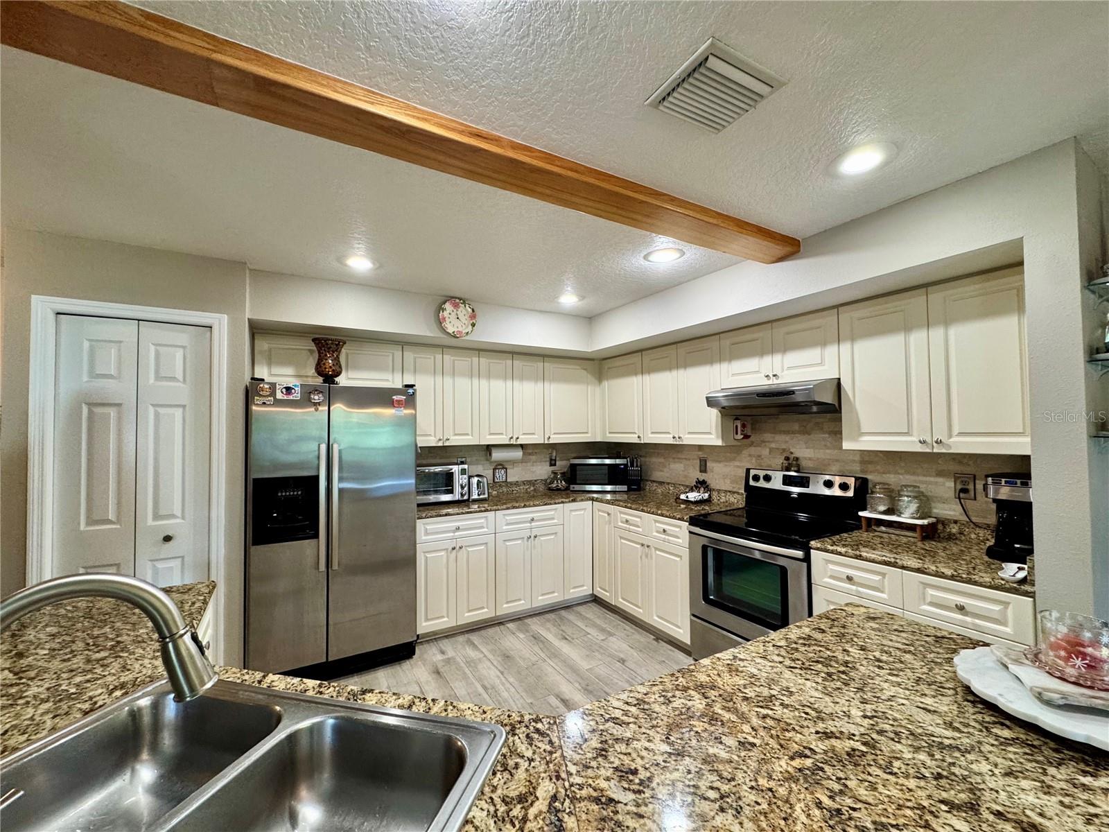 1116 SUNSET POINT RD #202, CLEARWATER, FL, 33755