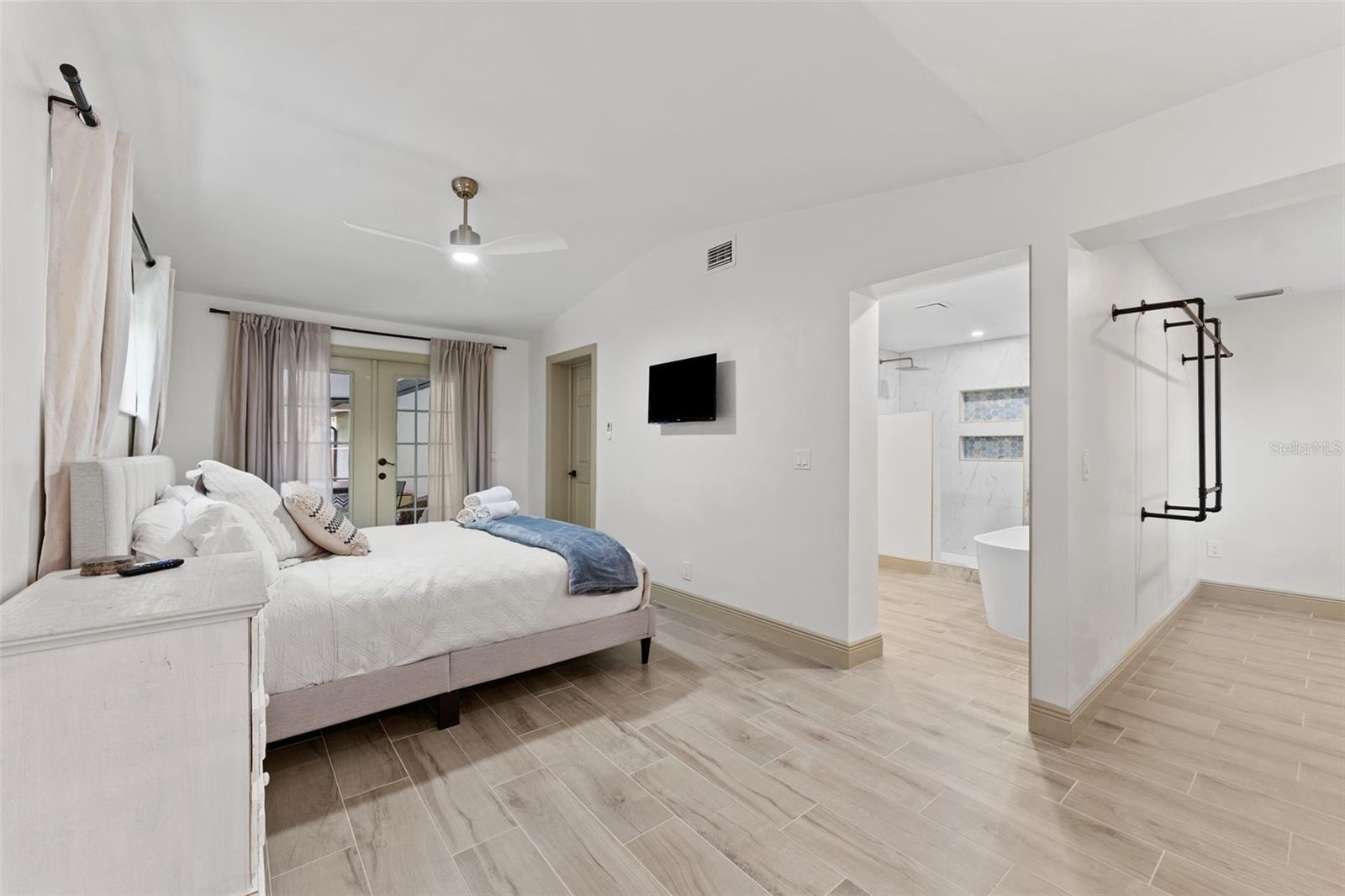 1830 LAKEVIEW RD, CLEARWATER, FL, 33764