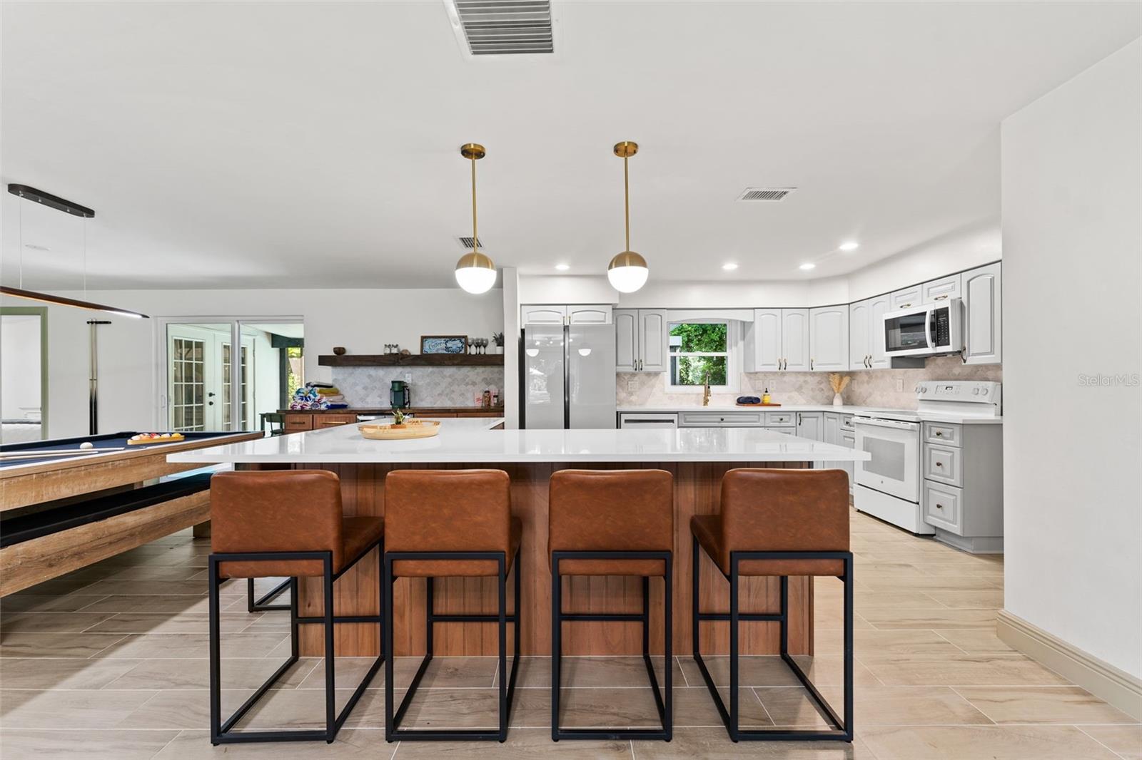 1830 LAKEVIEW RD, CLEARWATER, FL, 33764