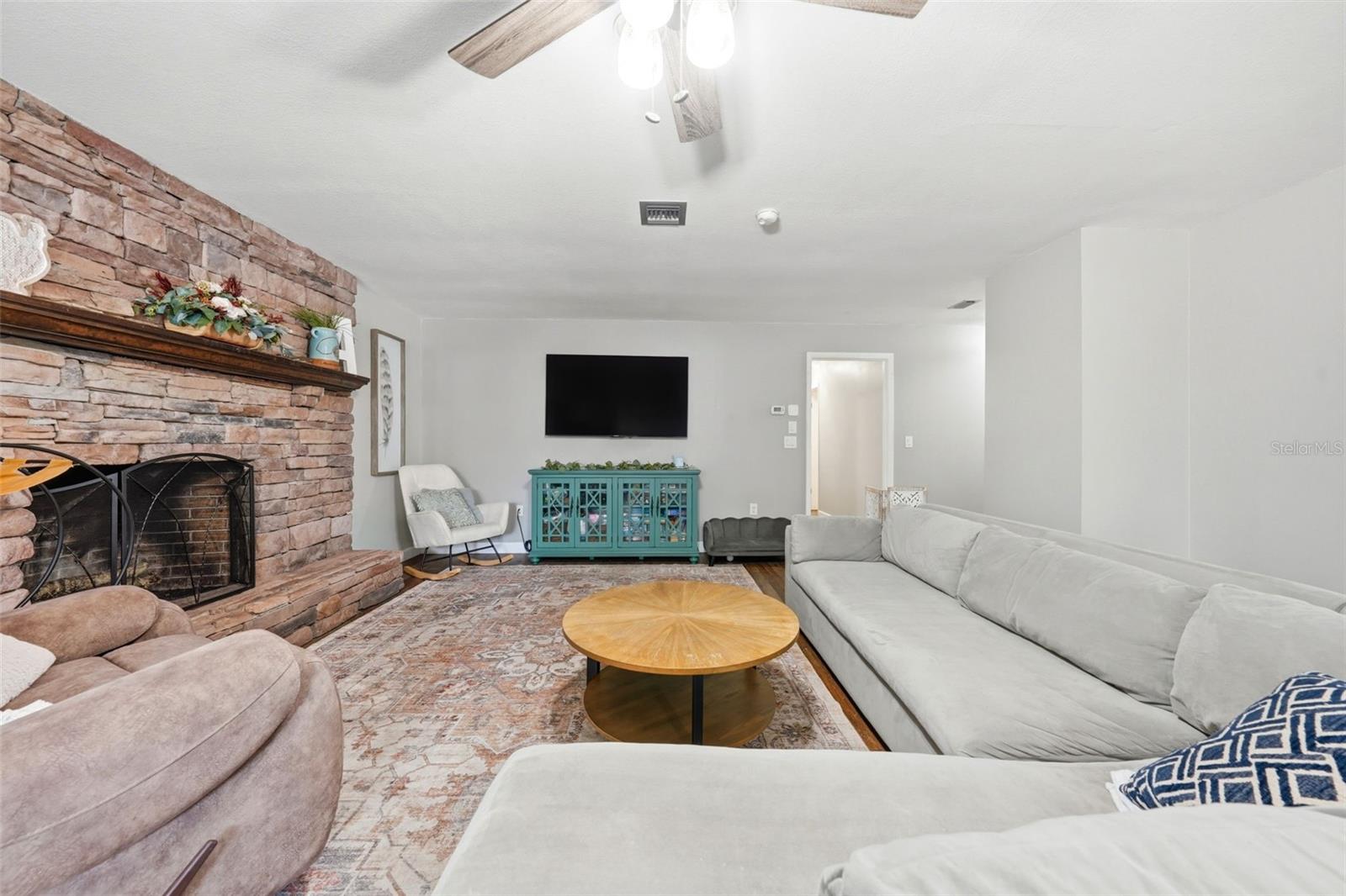 923 PARK DR, TAVARES, FL, 32778