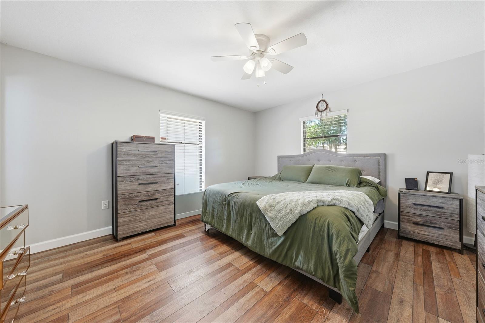 923 PARK DR, TAVARES, FL, 32778