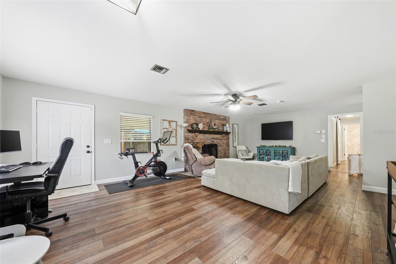 923 PARK DR, TAVARES, FL, 32778