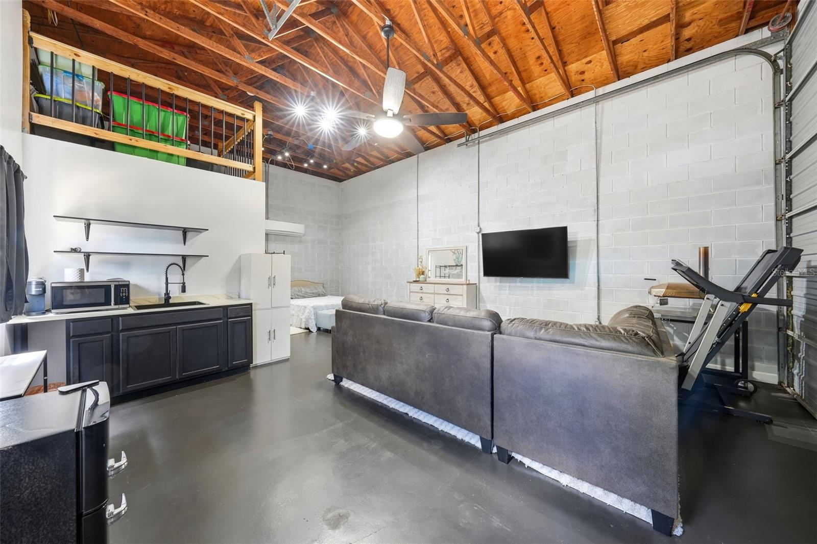 923 PARK DR, TAVARES, FL, 32778