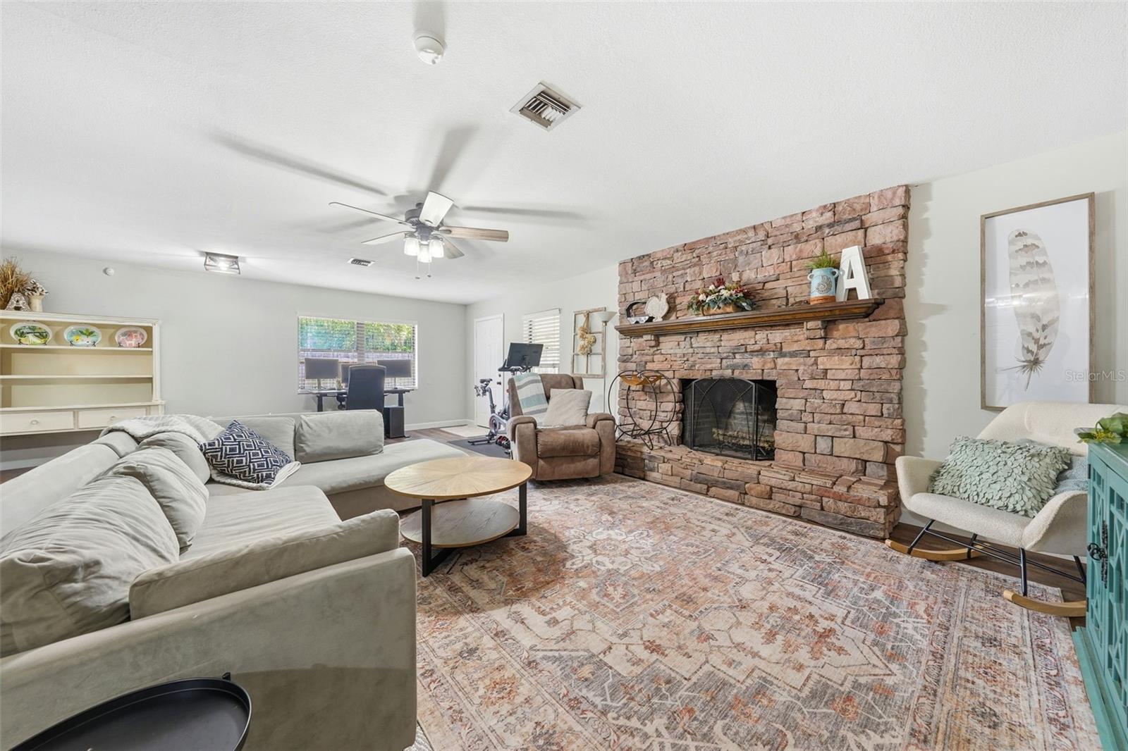 923 PARK DR, TAVARES, FL, 32778