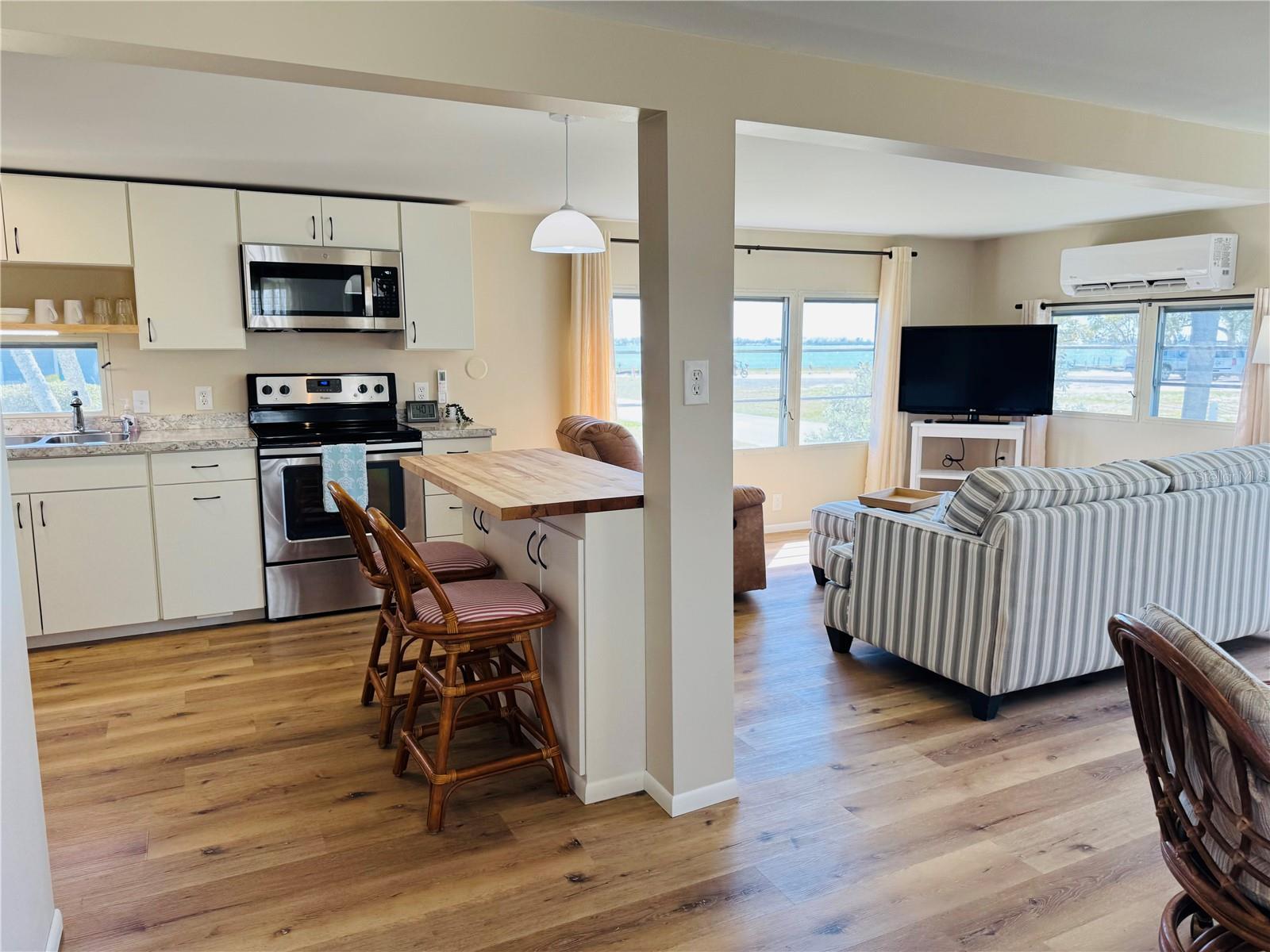 8 6TH ST, BRADENTON, FL, 34210