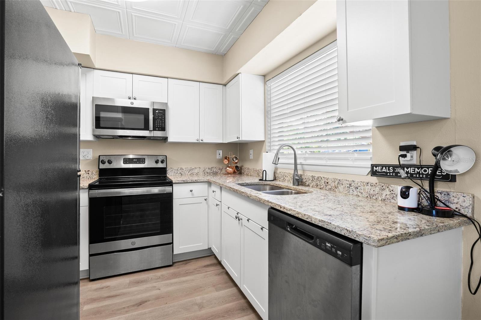 611 PINEWOOD DR, DUNEDIN, FL, 34698