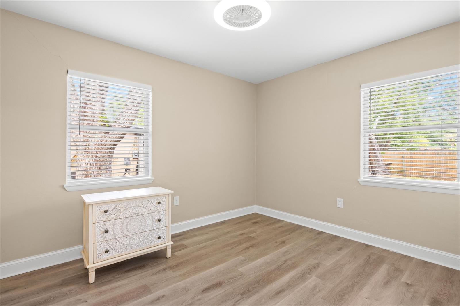 611 PINEWOOD DR, DUNEDIN, FL, 34698