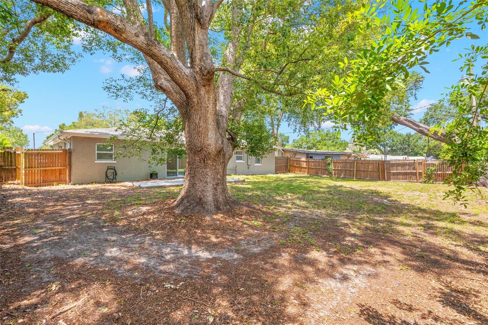 611 PINEWOOD DR, DUNEDIN, FL, 34698