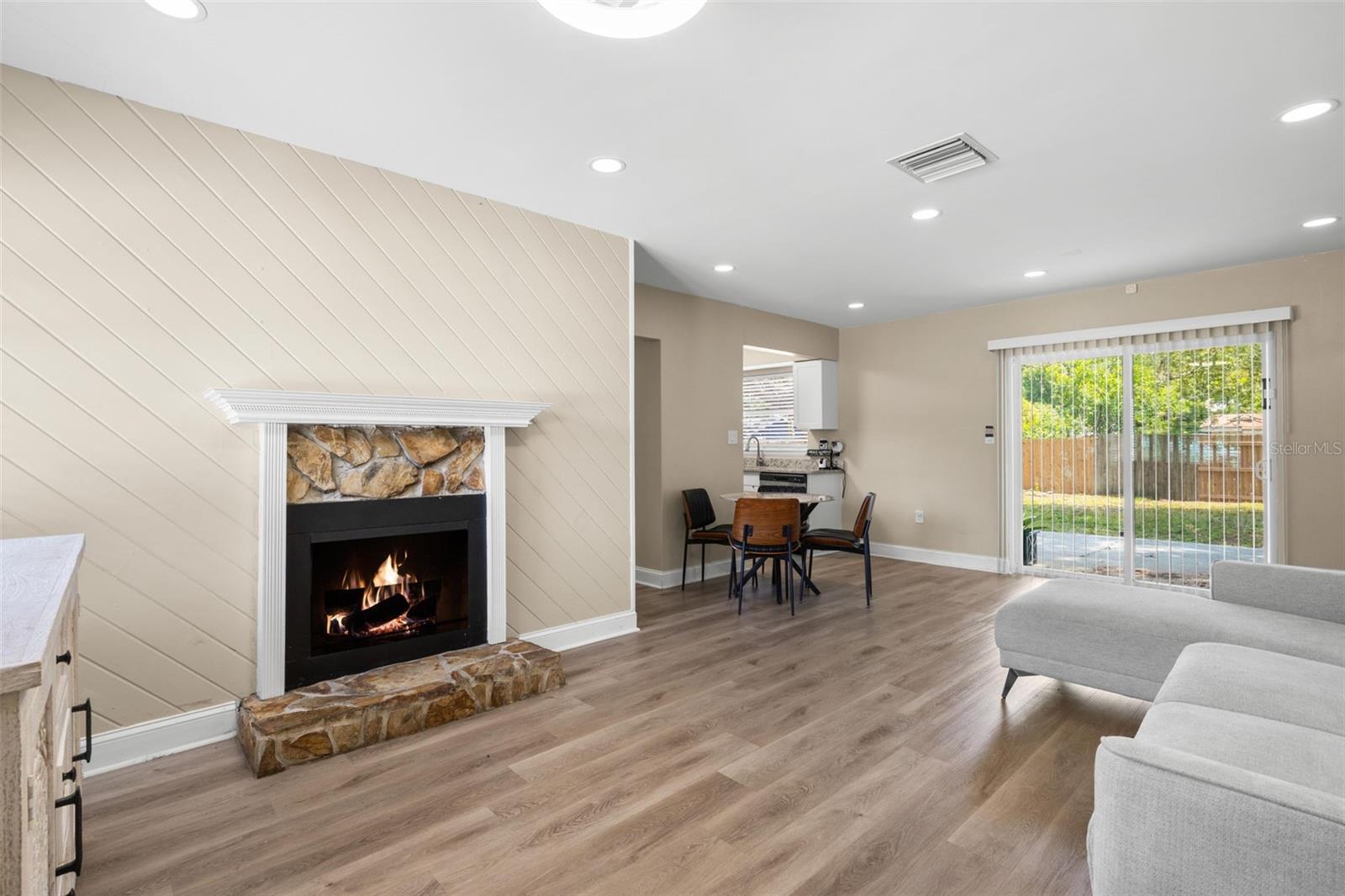 611 PINEWOOD DR, DUNEDIN, FL, 34698
