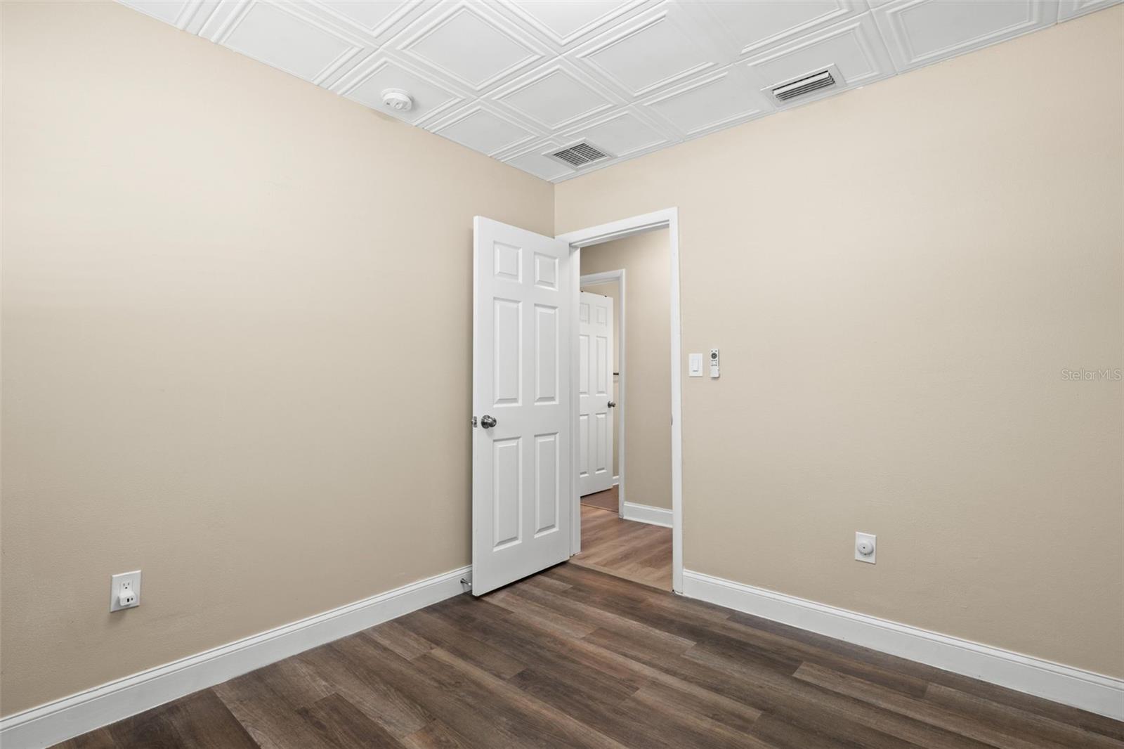 611 PINEWOOD DR, DUNEDIN, FL, 34698