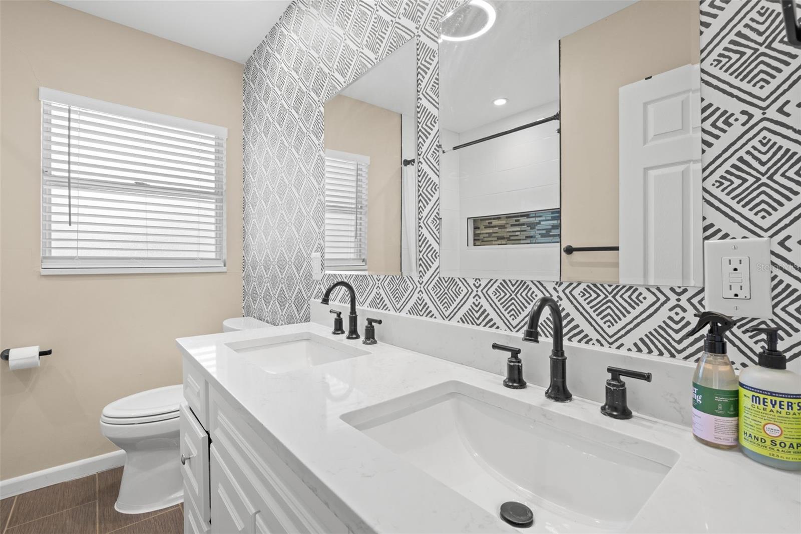 611 PINEWOOD DR, DUNEDIN, FL, 34698