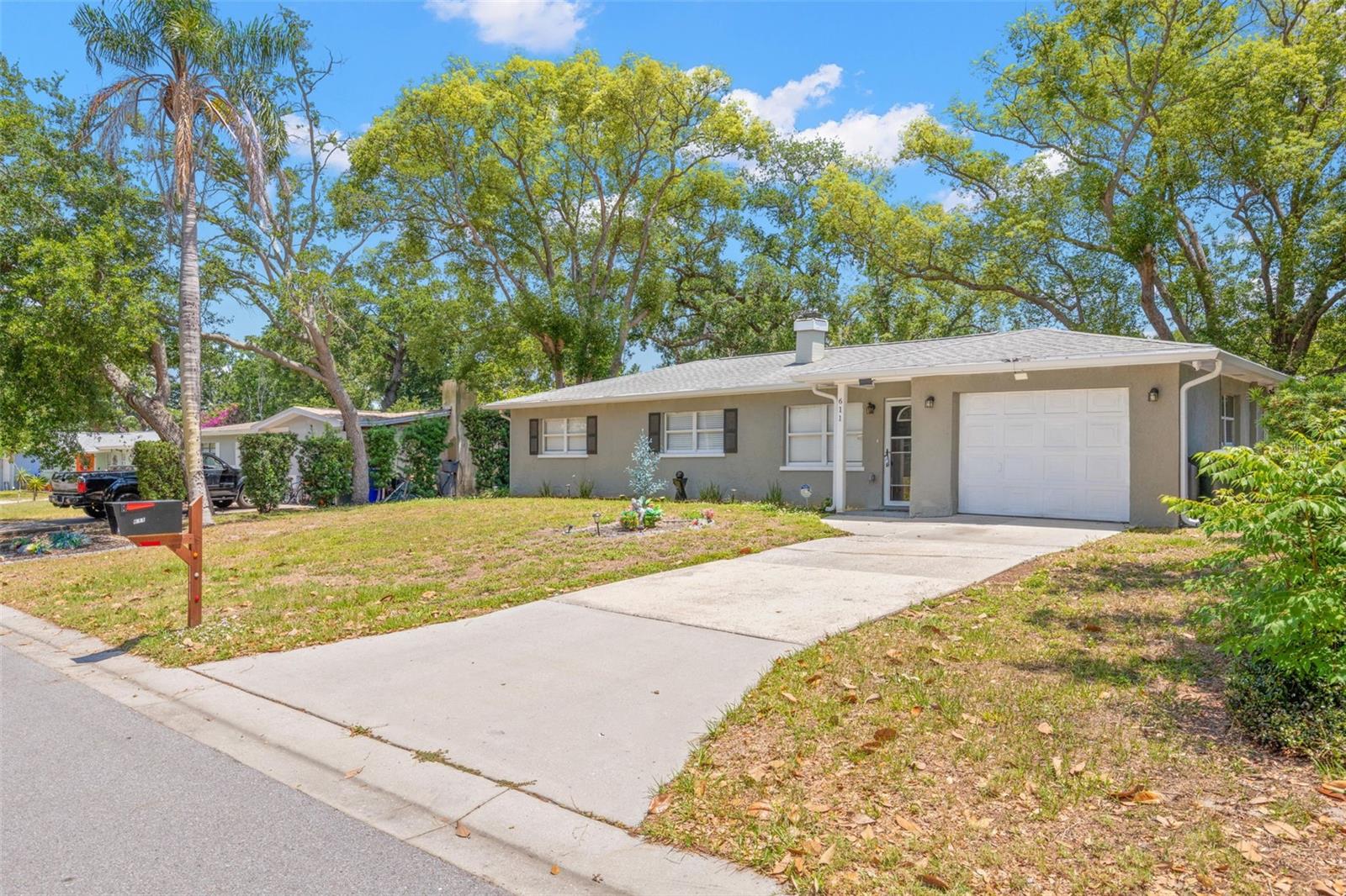 611 PINEWOOD DR, DUNEDIN, FL, 34698