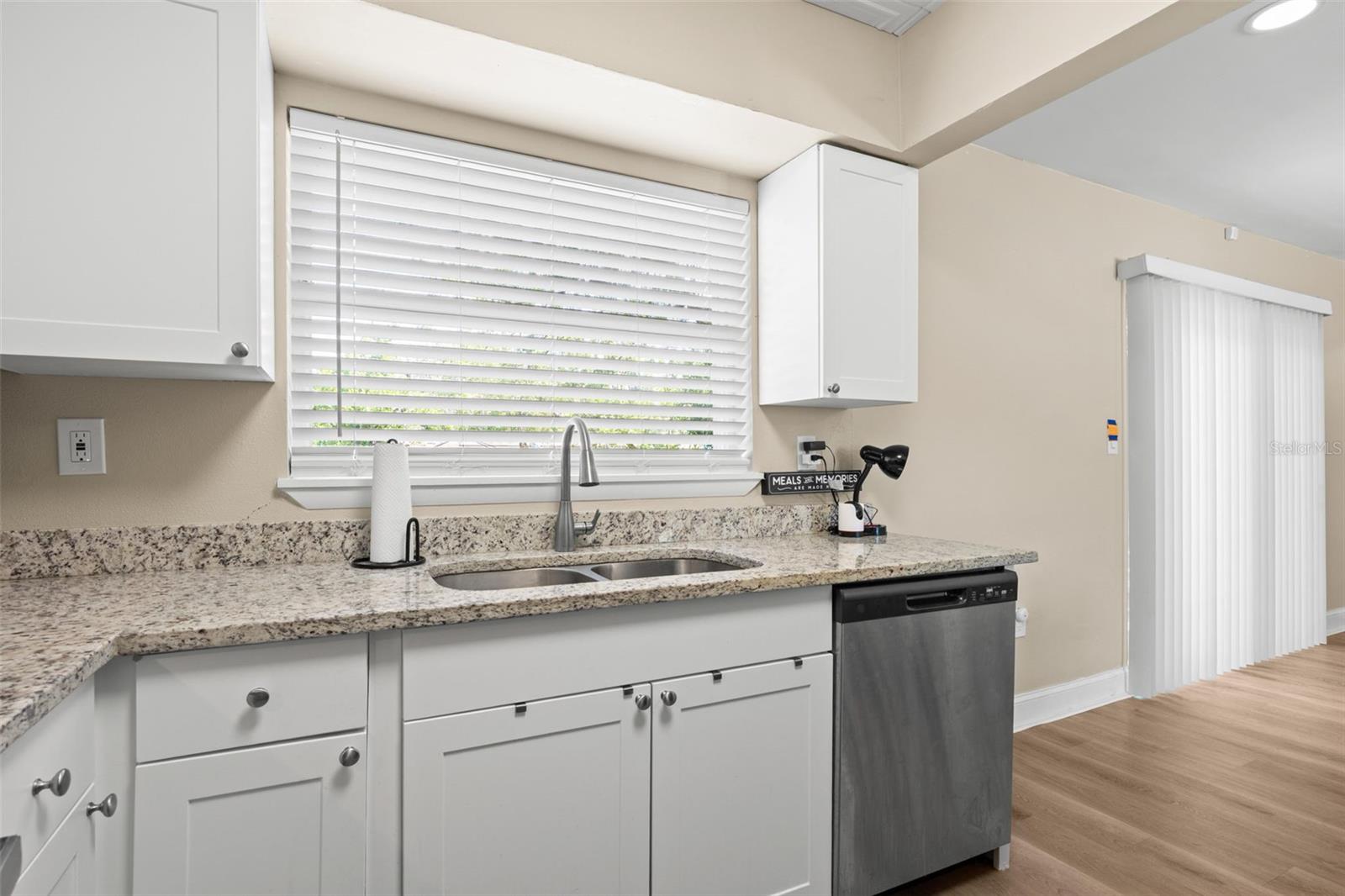 611 PINEWOOD DR, DUNEDIN, FL, 34698