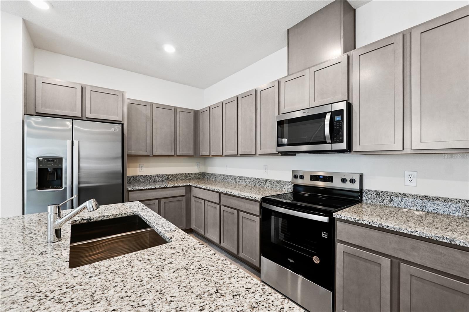 736 OVERPOOL AVE, DAVENPORT, FL, 33896