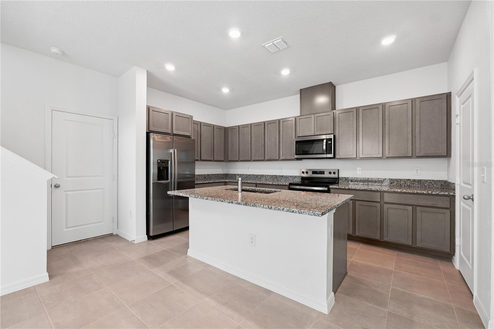 736 OVERPOOL AVE, DAVENPORT, FL, 33896