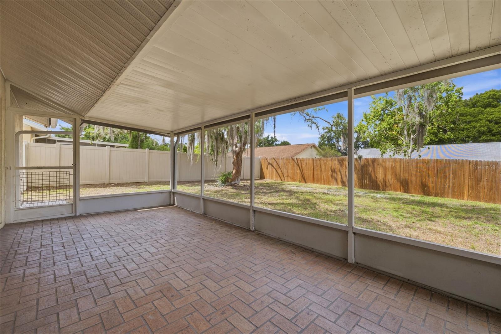 8522 CALADESI ISLAND DR, TEMPLE TERRACE, FL, 33637