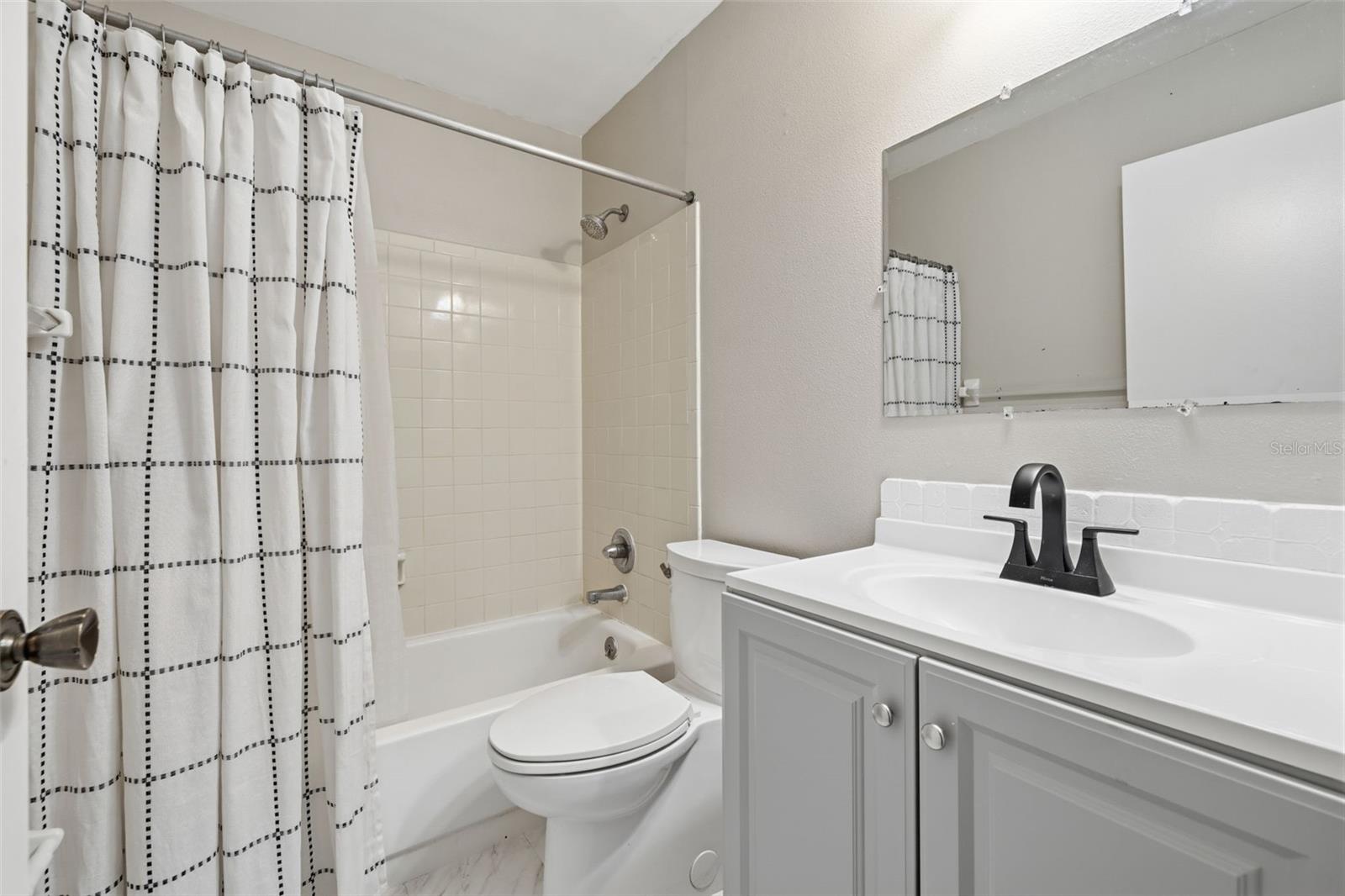 8522 CALADESI ISLAND DR, TEMPLE TERRACE, FL, 33637