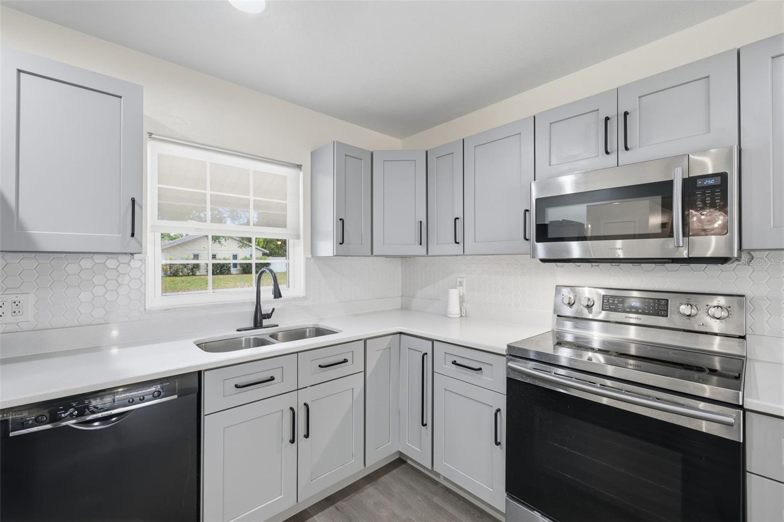 8522 CALADESI ISLAND DR, TEMPLE TERRACE, FL, 33637