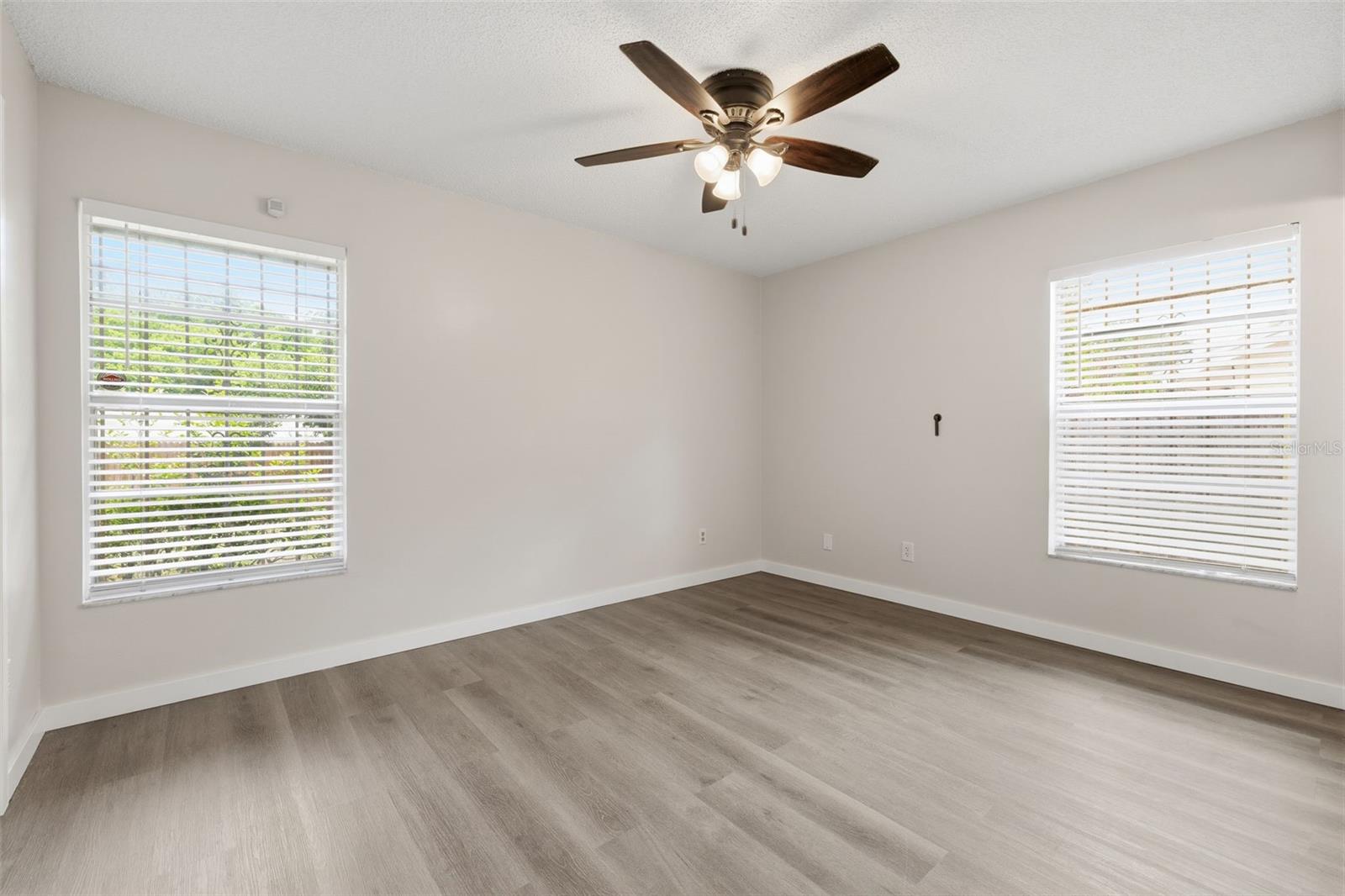 8522 CALADESI ISLAND DR, TEMPLE TERRACE, FL, 33637