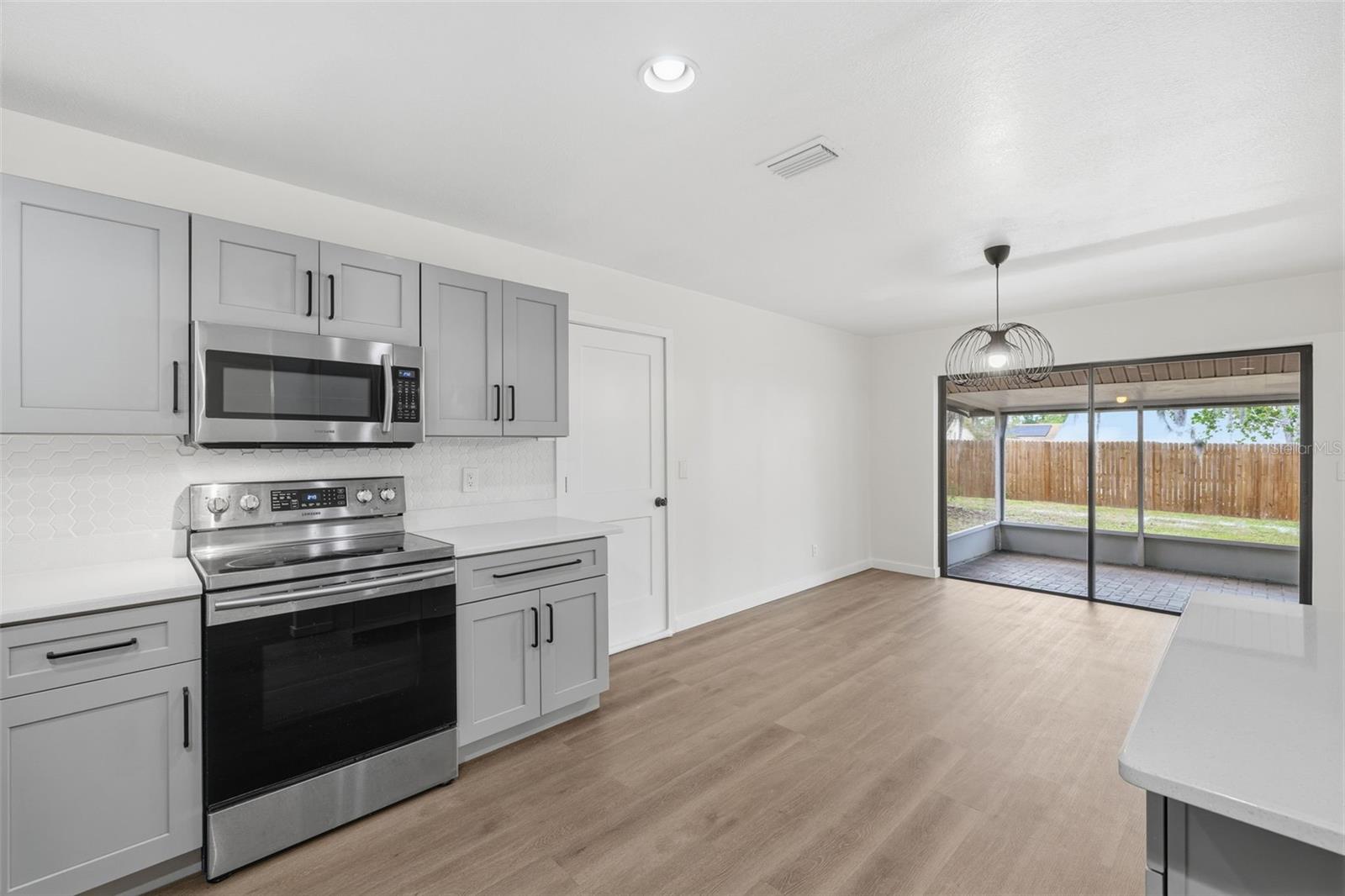 8522 CALADESI ISLAND DR, TEMPLE TERRACE, FL, 33637