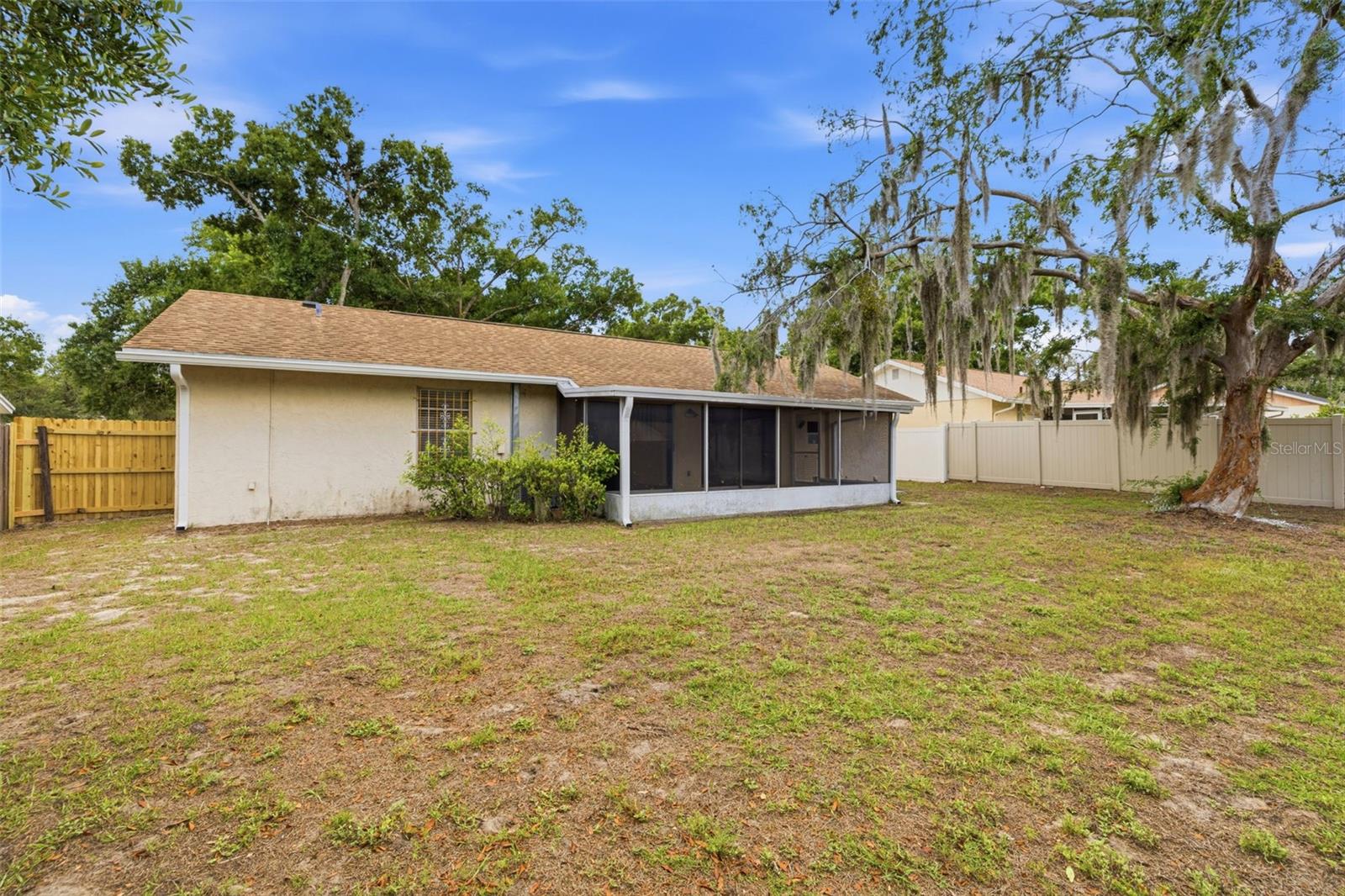 8522 CALADESI ISLAND DR, TEMPLE TERRACE, FL, 33637