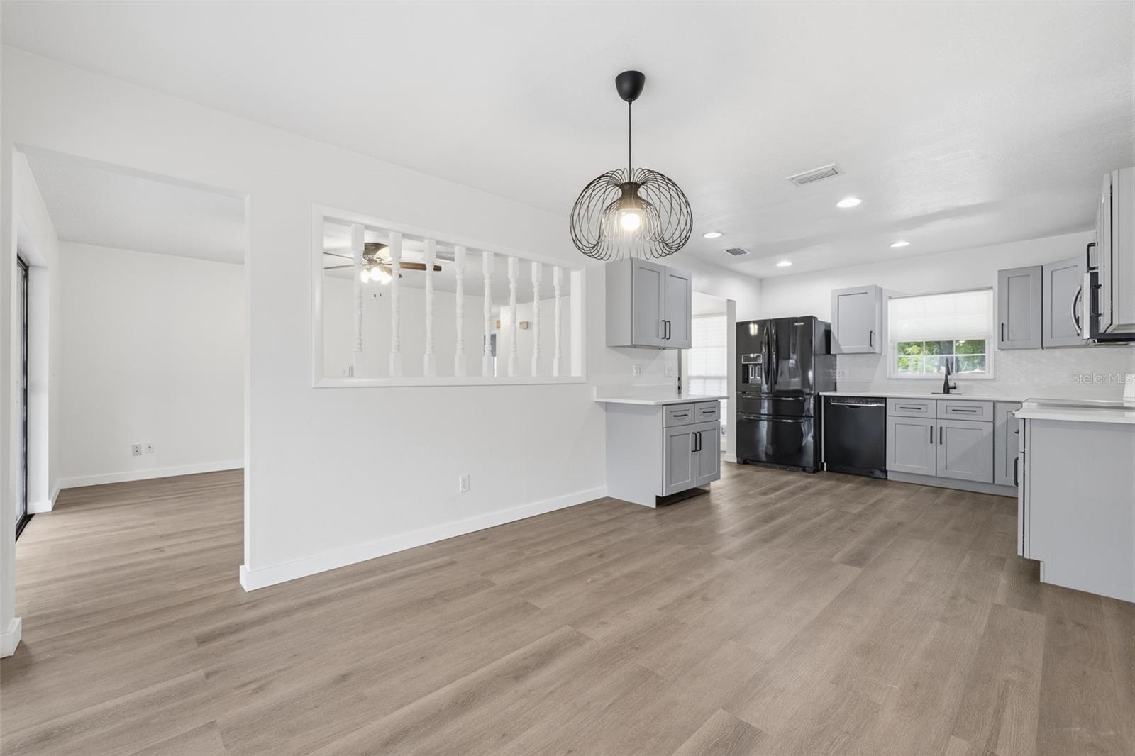 8522 CALADESI ISLAND DR, TEMPLE TERRACE, FL, 33637