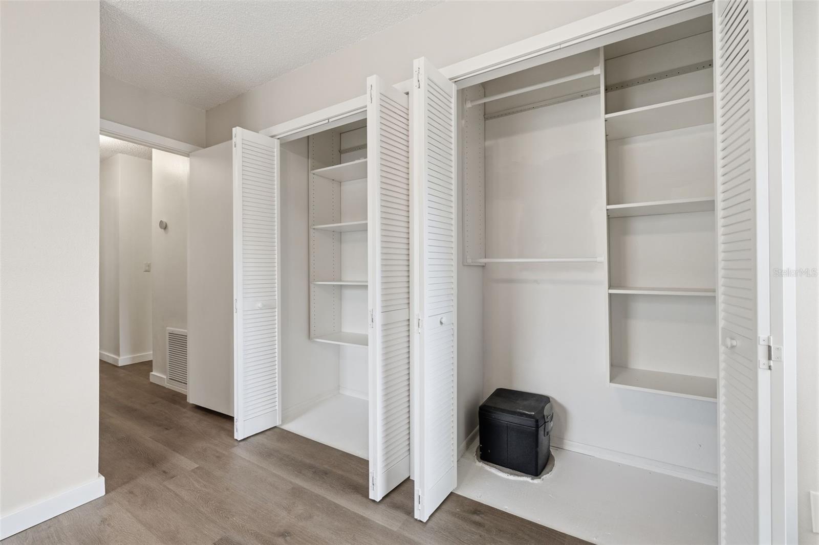 8522 CALADESI ISLAND DR, TEMPLE TERRACE, FL, 33637