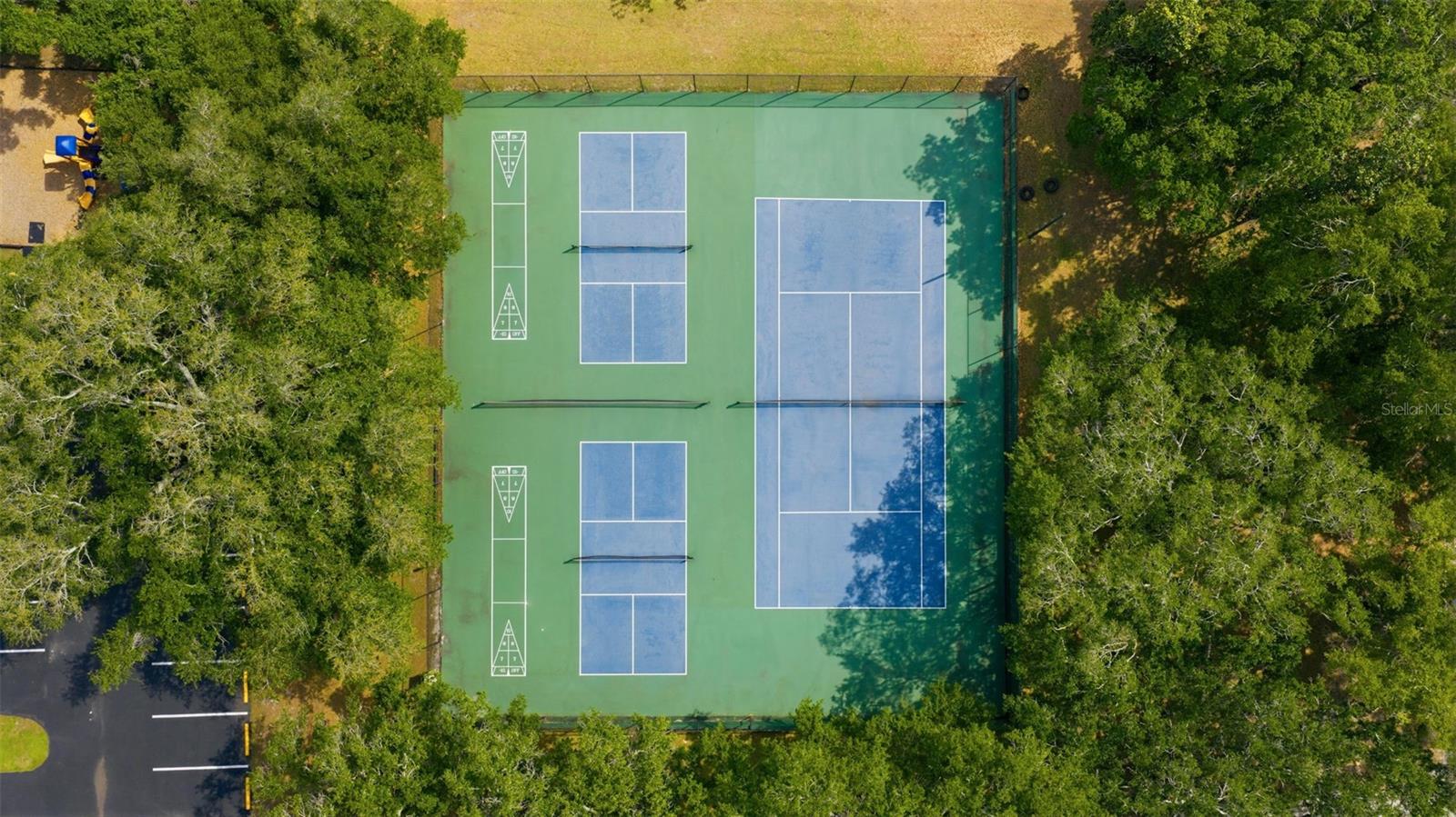 8522 CALADESI ISLAND DR, TEMPLE TERRACE, FL, 33637