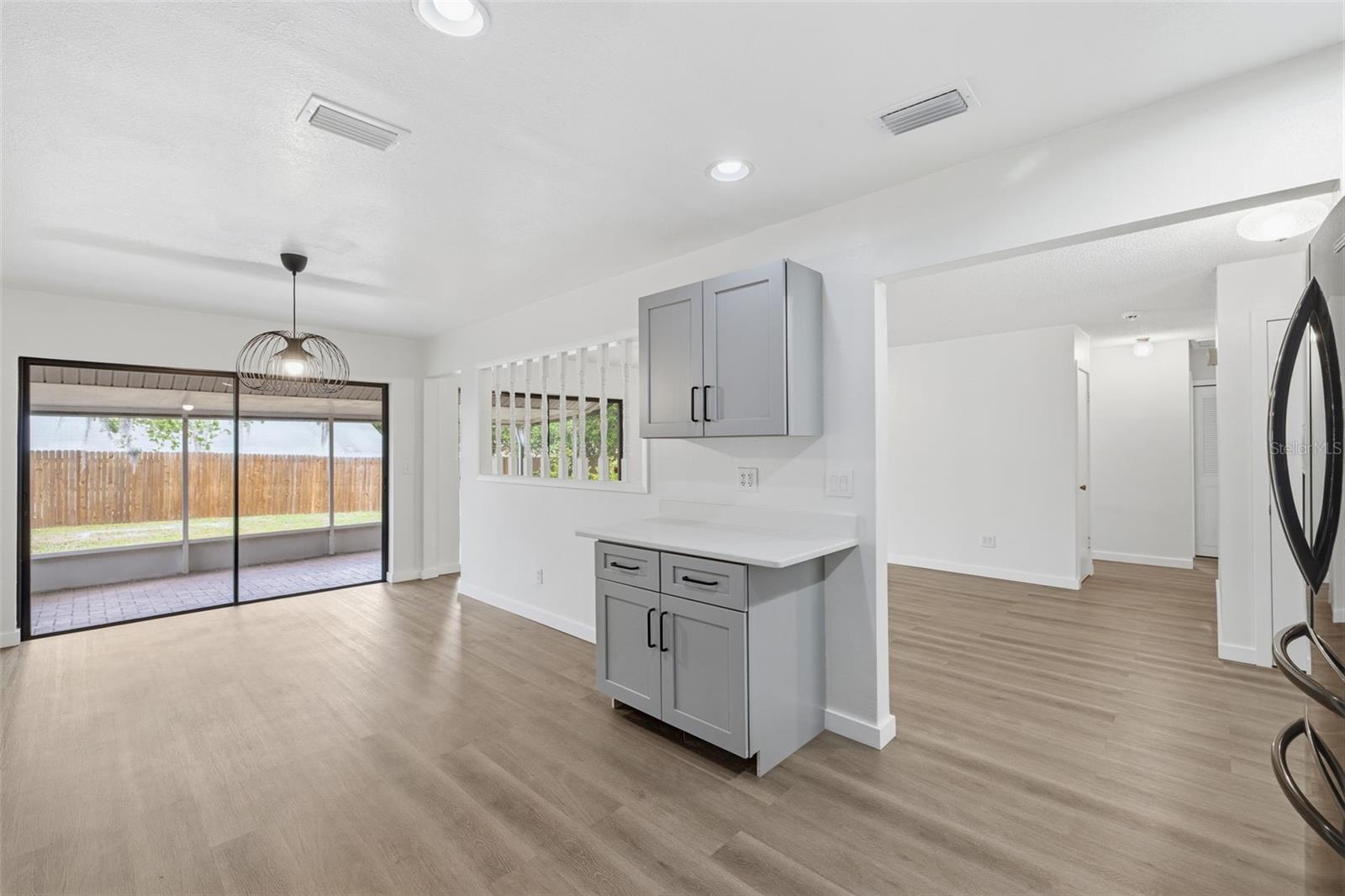 8522 CALADESI ISLAND DR, TEMPLE TERRACE, FL, 33637