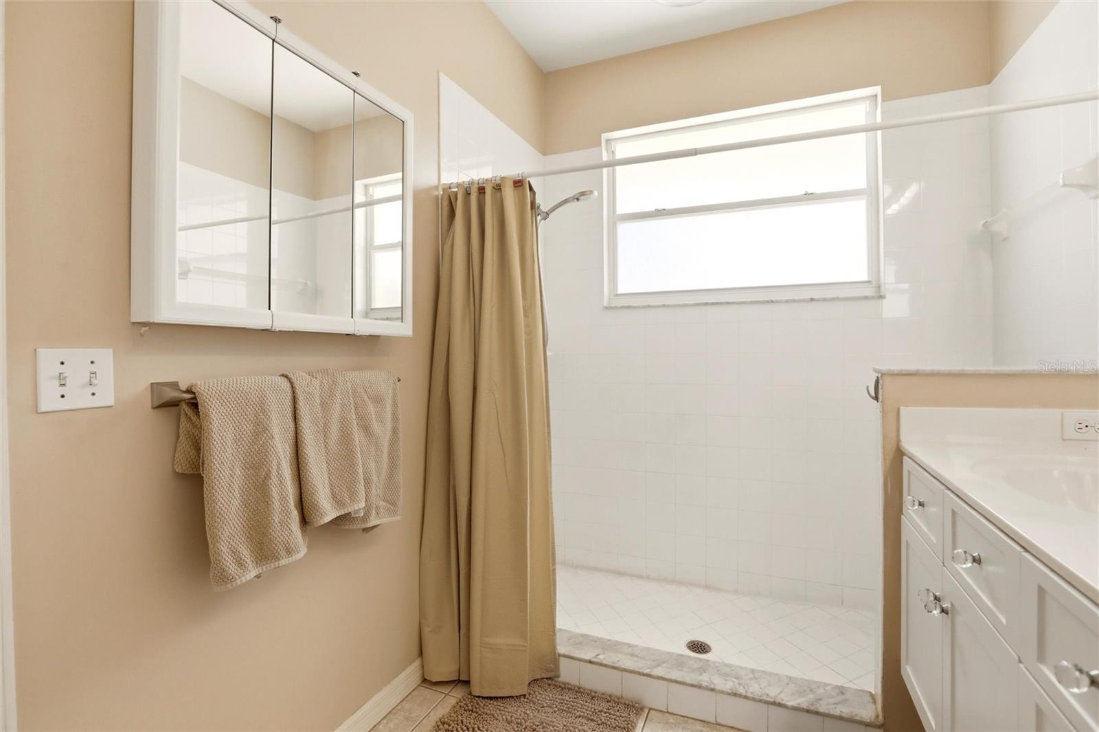 11198 LAKELAND CIR, FORT MYERS, FL, 33913