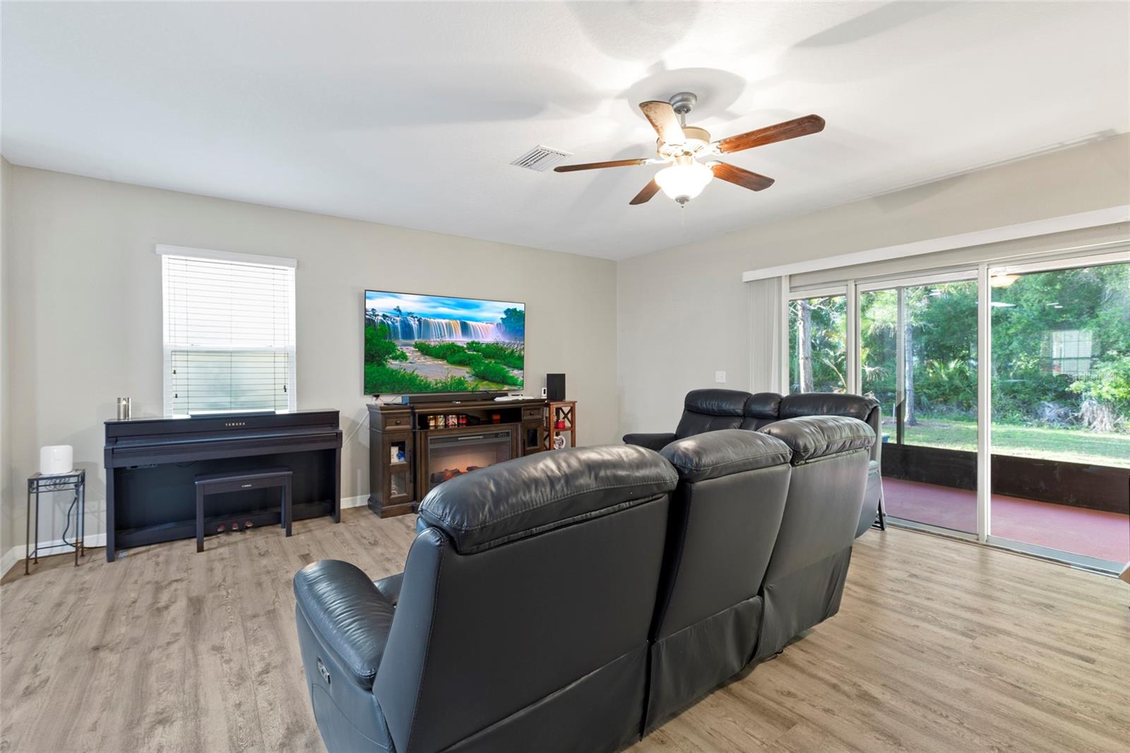 9718 HOUND CHASE DR, GIBSONTON, FL, 33534