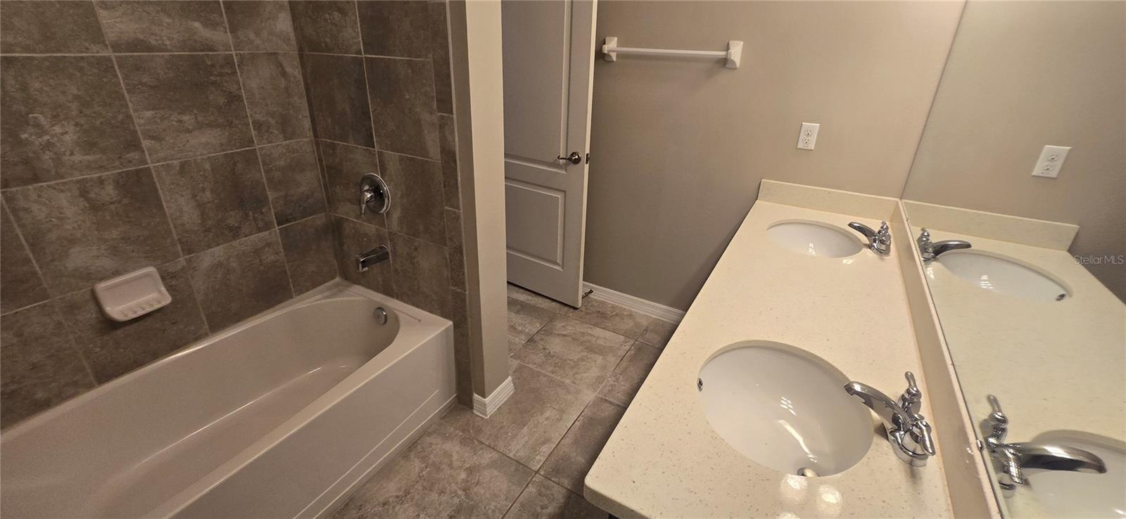 7564 BISHOP SQUARE DR, WINTER GARDEN, FL, 34787