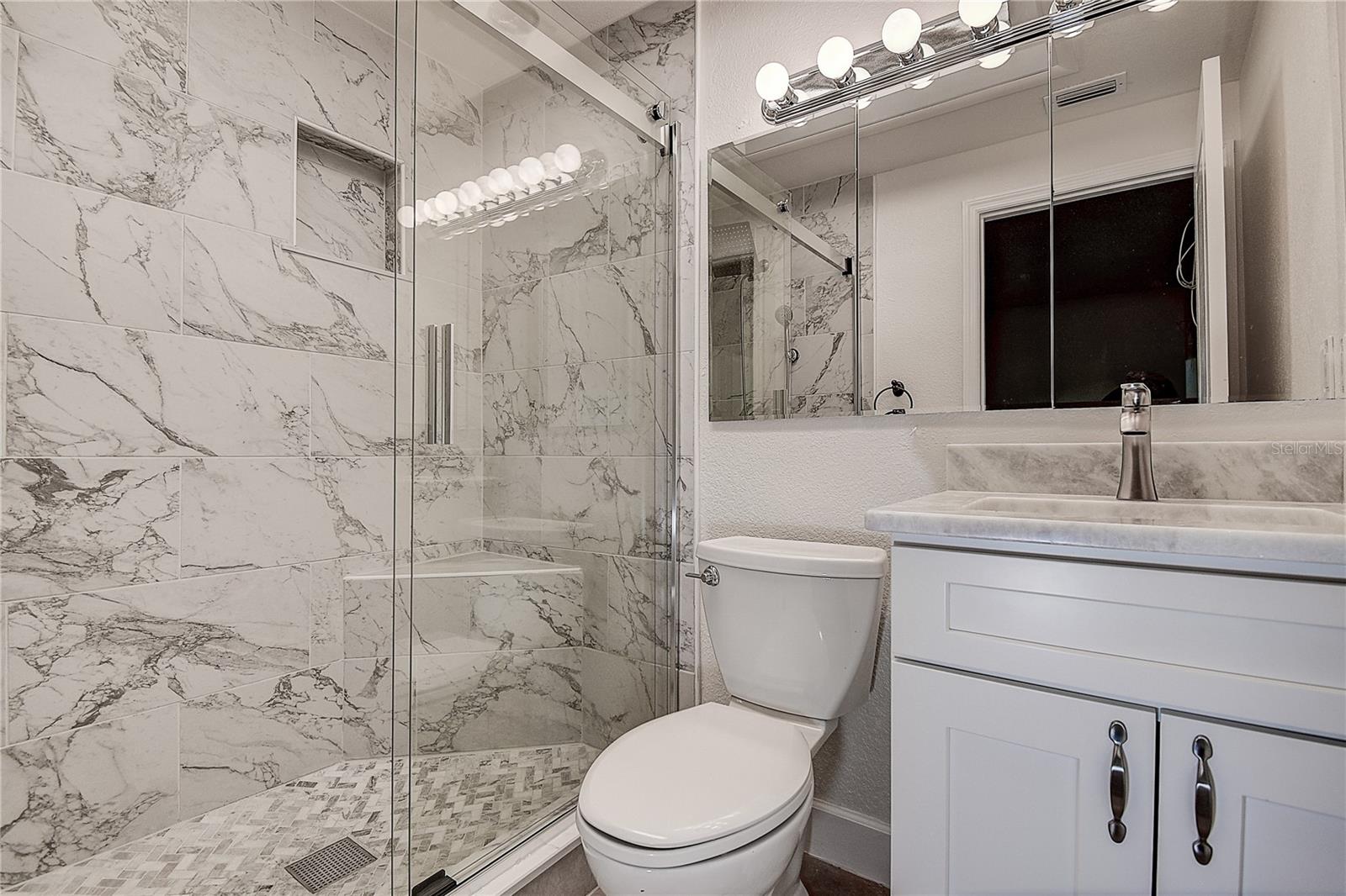 En suite - Primary Bathroom